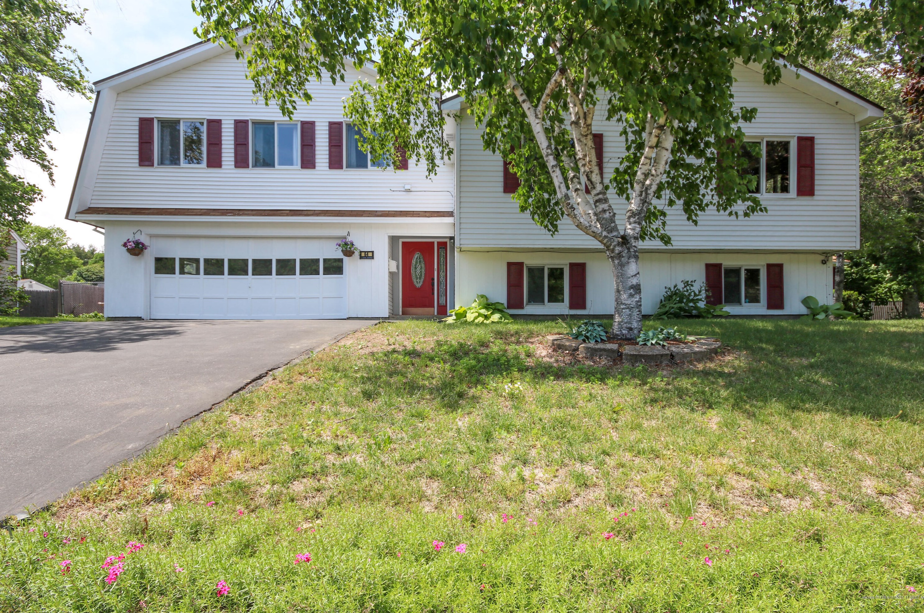 64 Glen St, Augusta, ME 04330