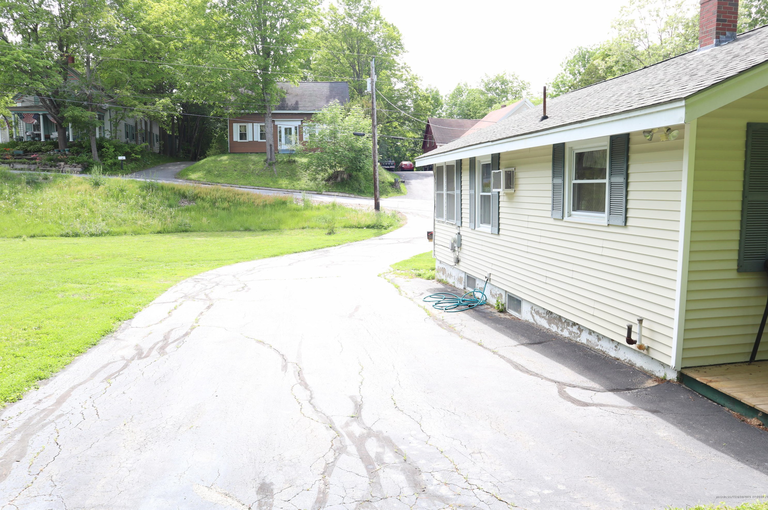 22 Maple St, Pittston ME  04345-2022 exterior