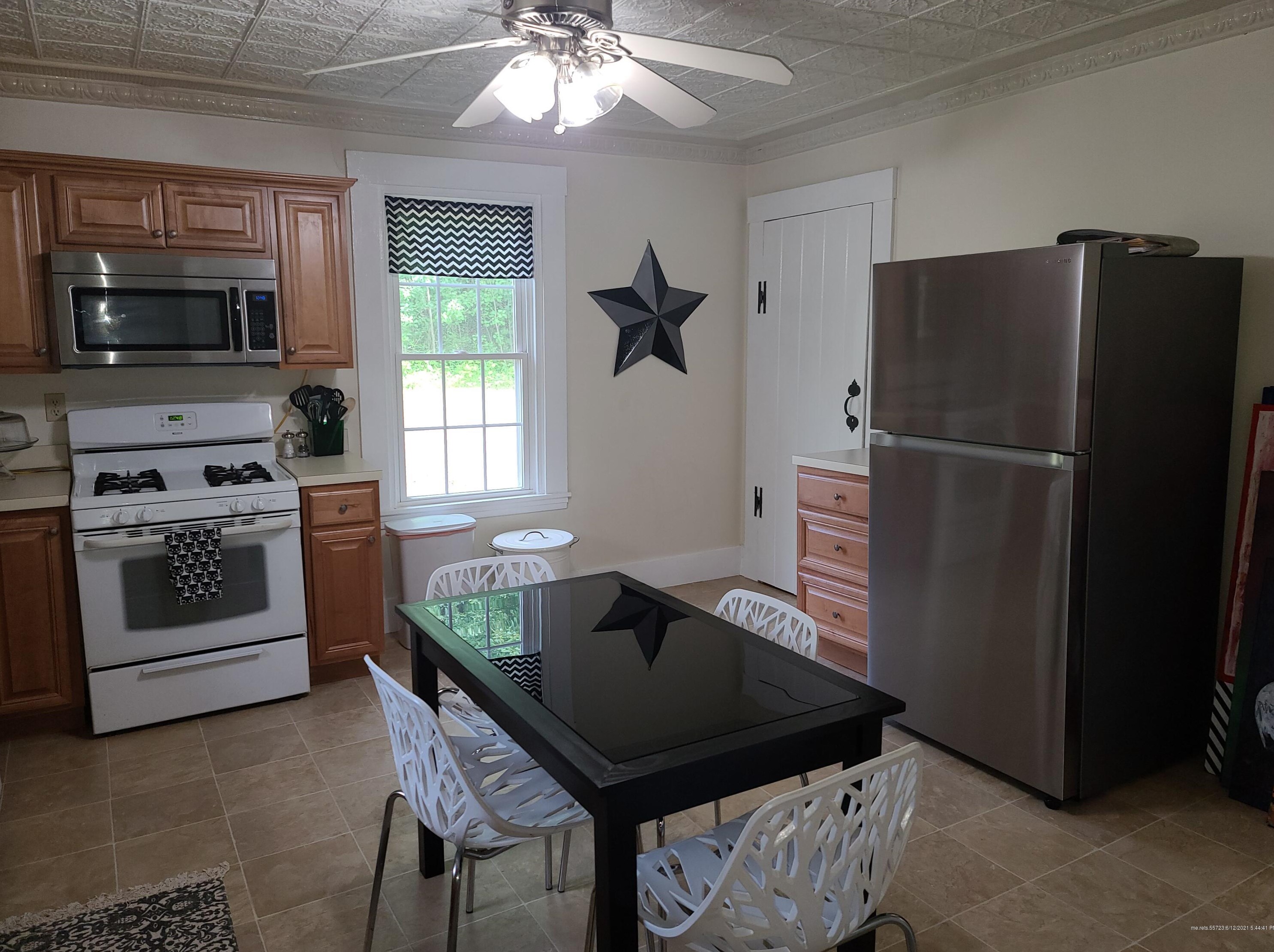 2 Treat Point Rd, Frankfort, ME 04438
