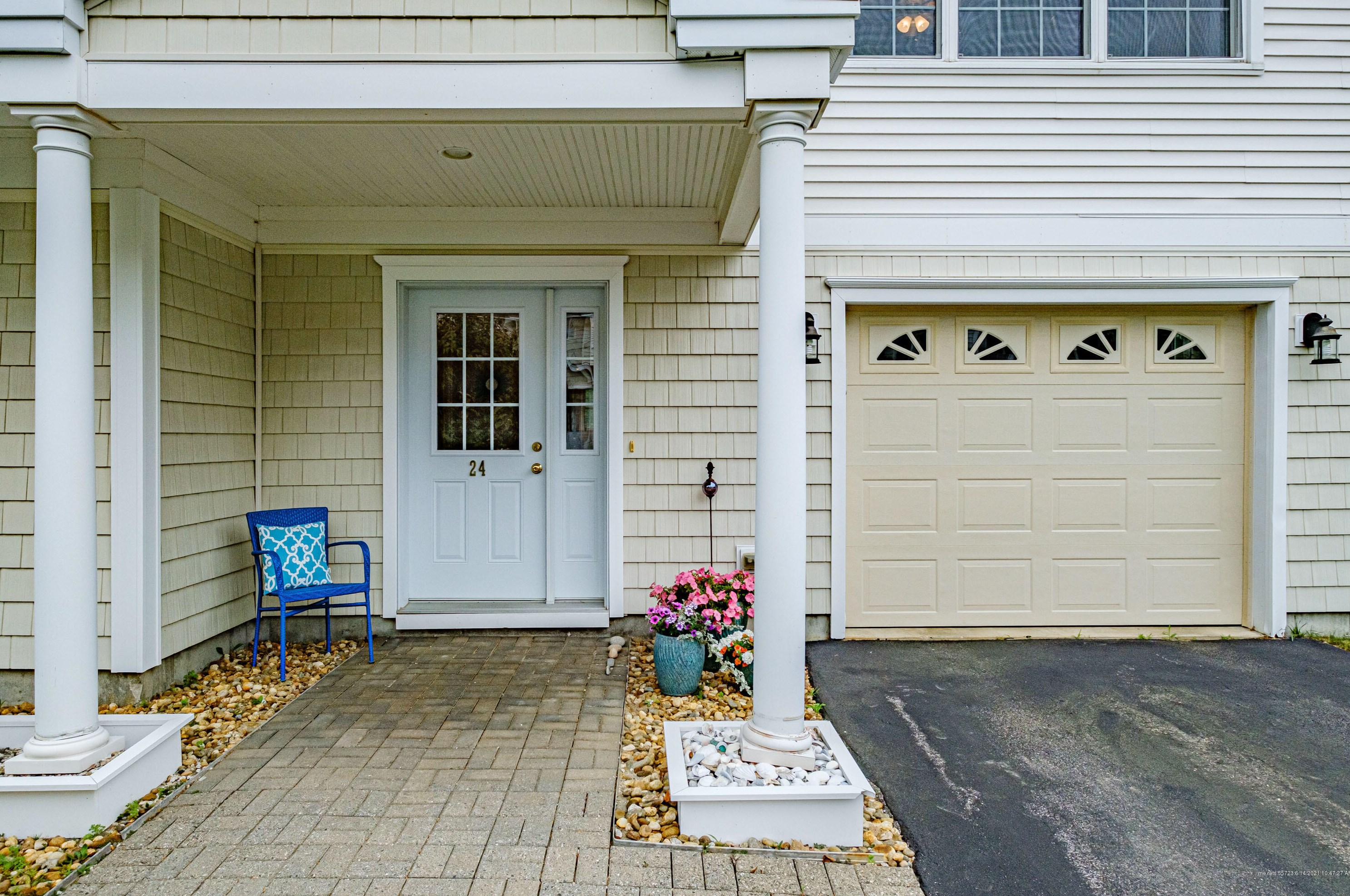 24 Smith Farm Ln, Portland, ME 04103-1679