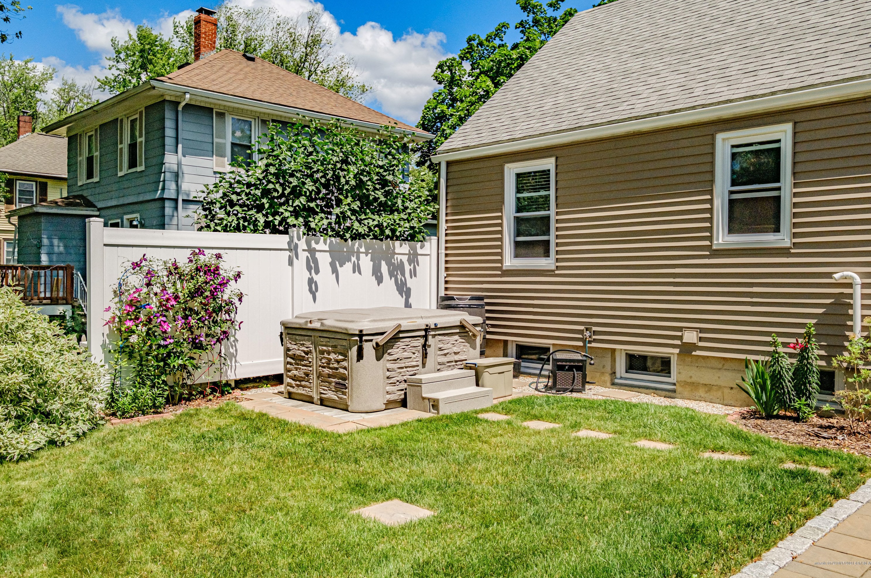 52 Warwick St, Portland ME  04102-1113 exterior