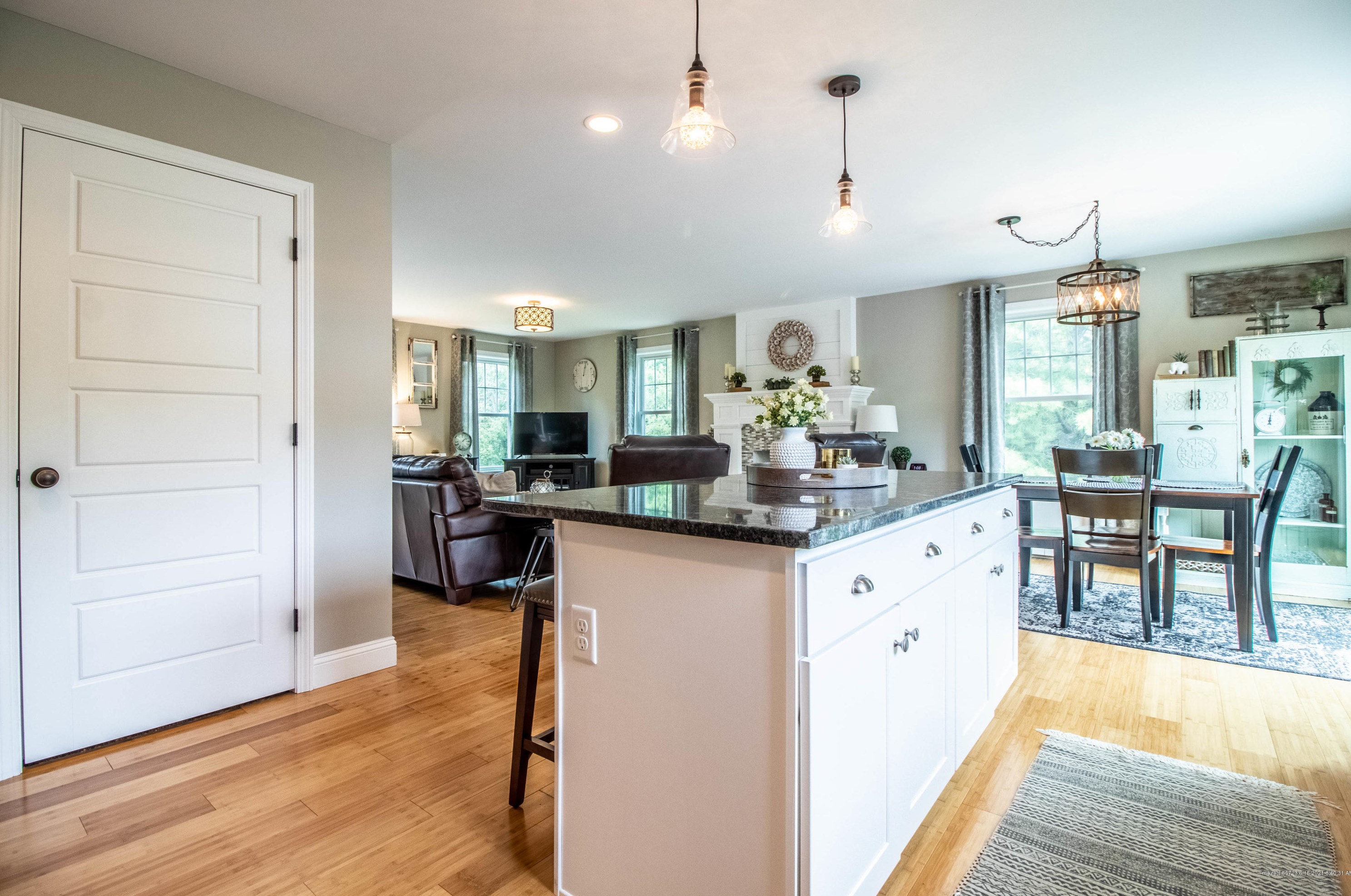 10 Louise St, Gorham ME  04038-1816 exterior