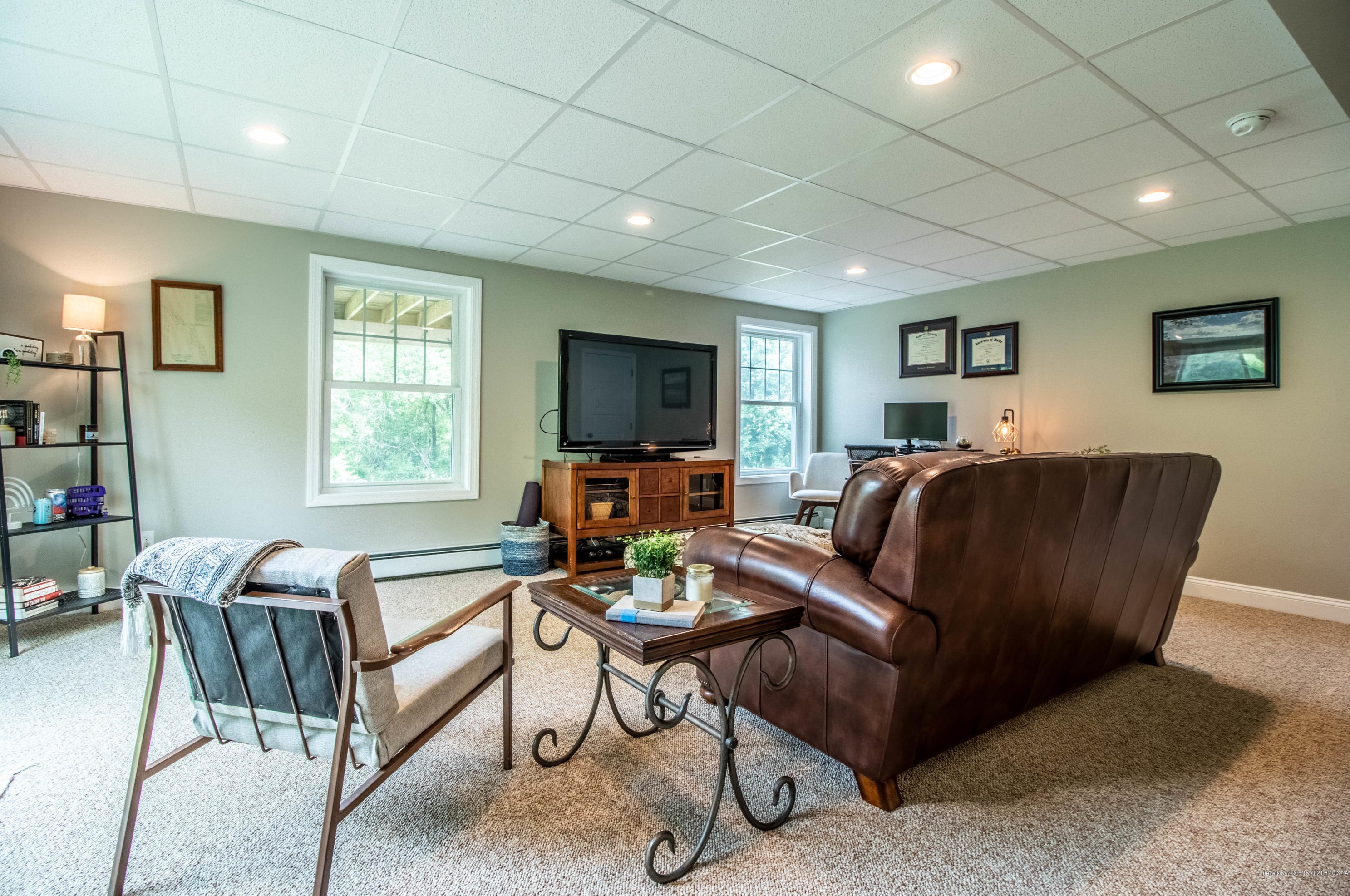 10 Louise St, Gorham ME  04038-1816 exterior