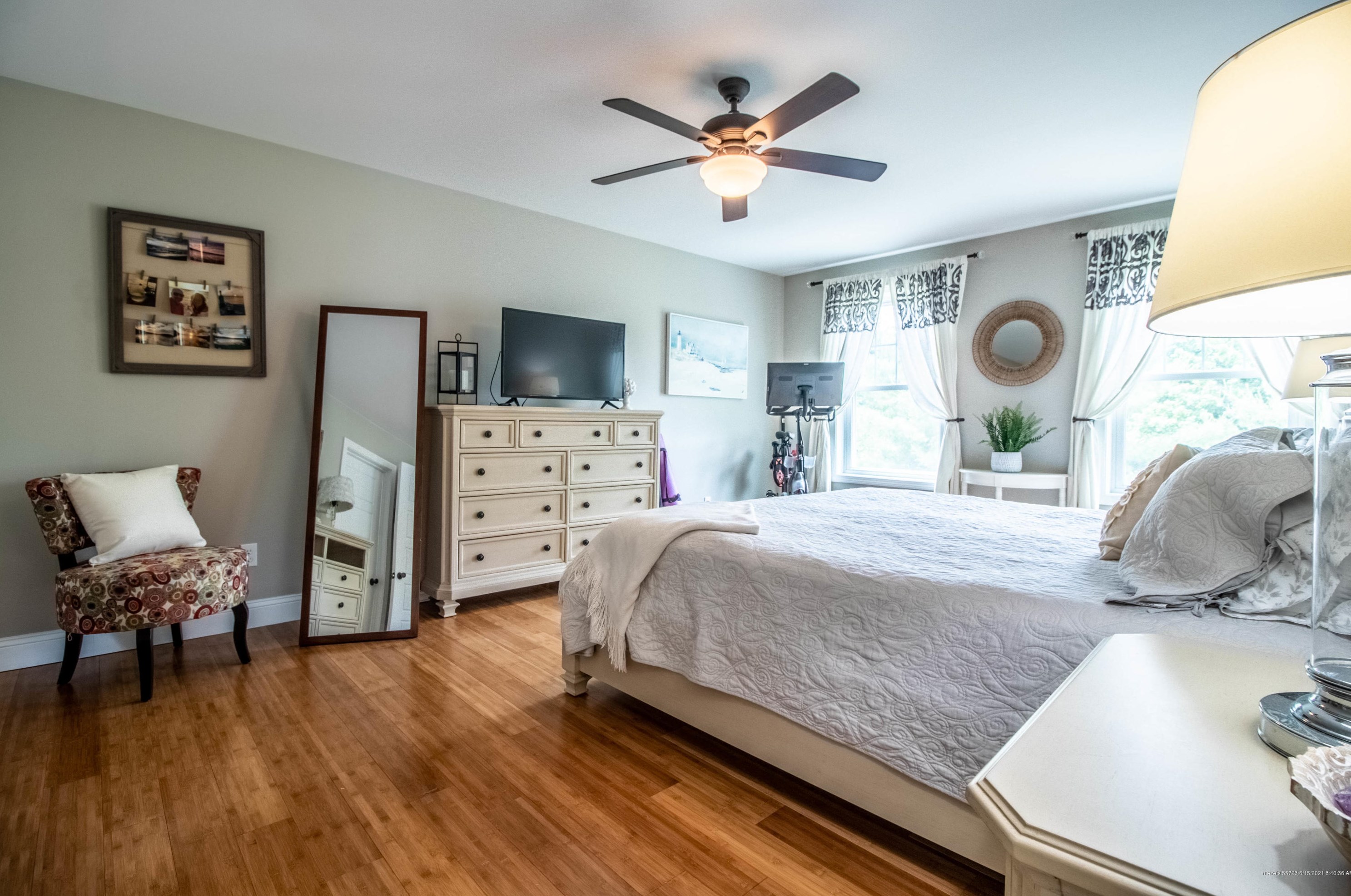 10 Louise St, Gorham ME  04038-1816 exterior