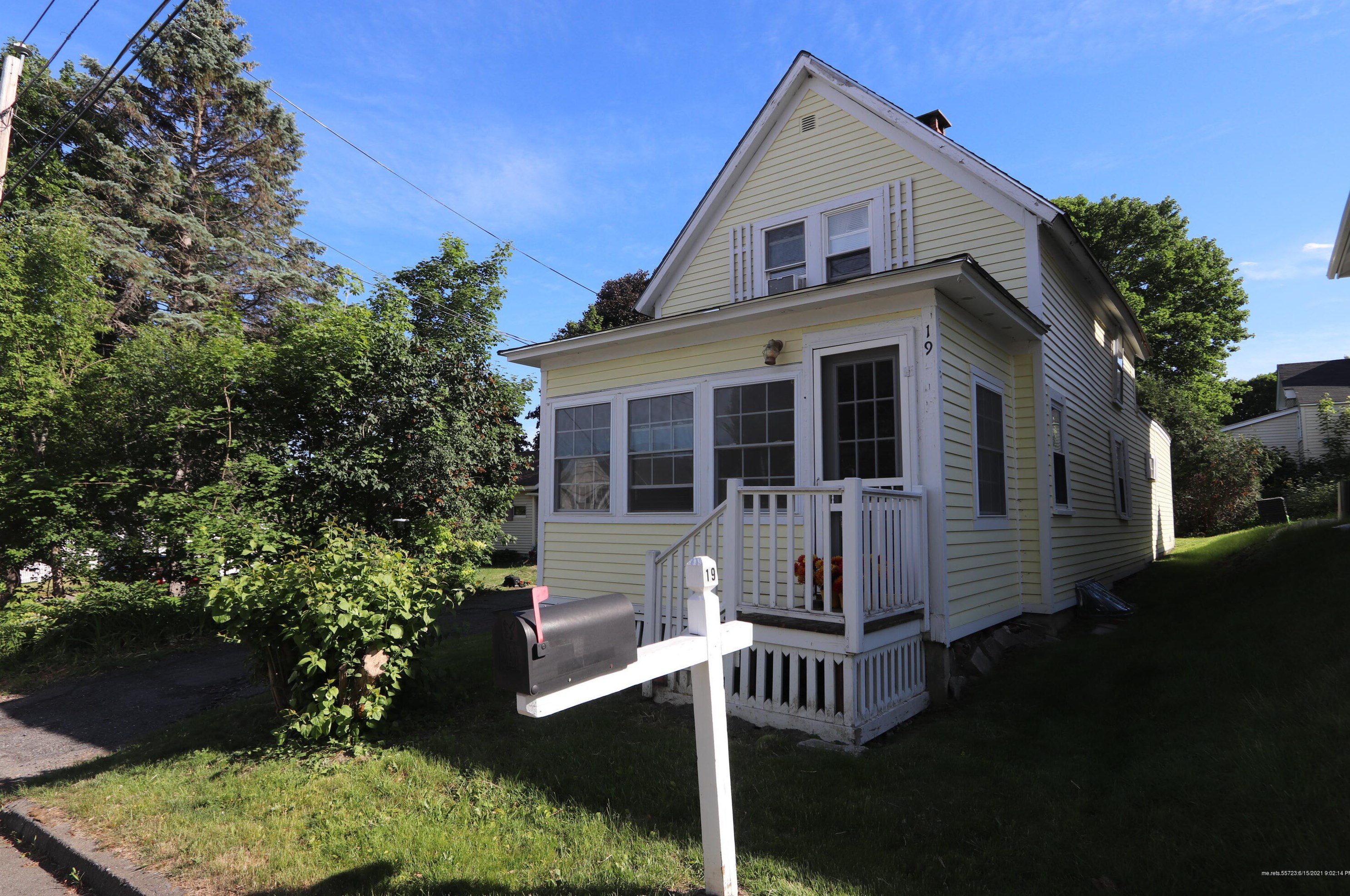 19 Lemon St, Bangor, ME 04401 exterior