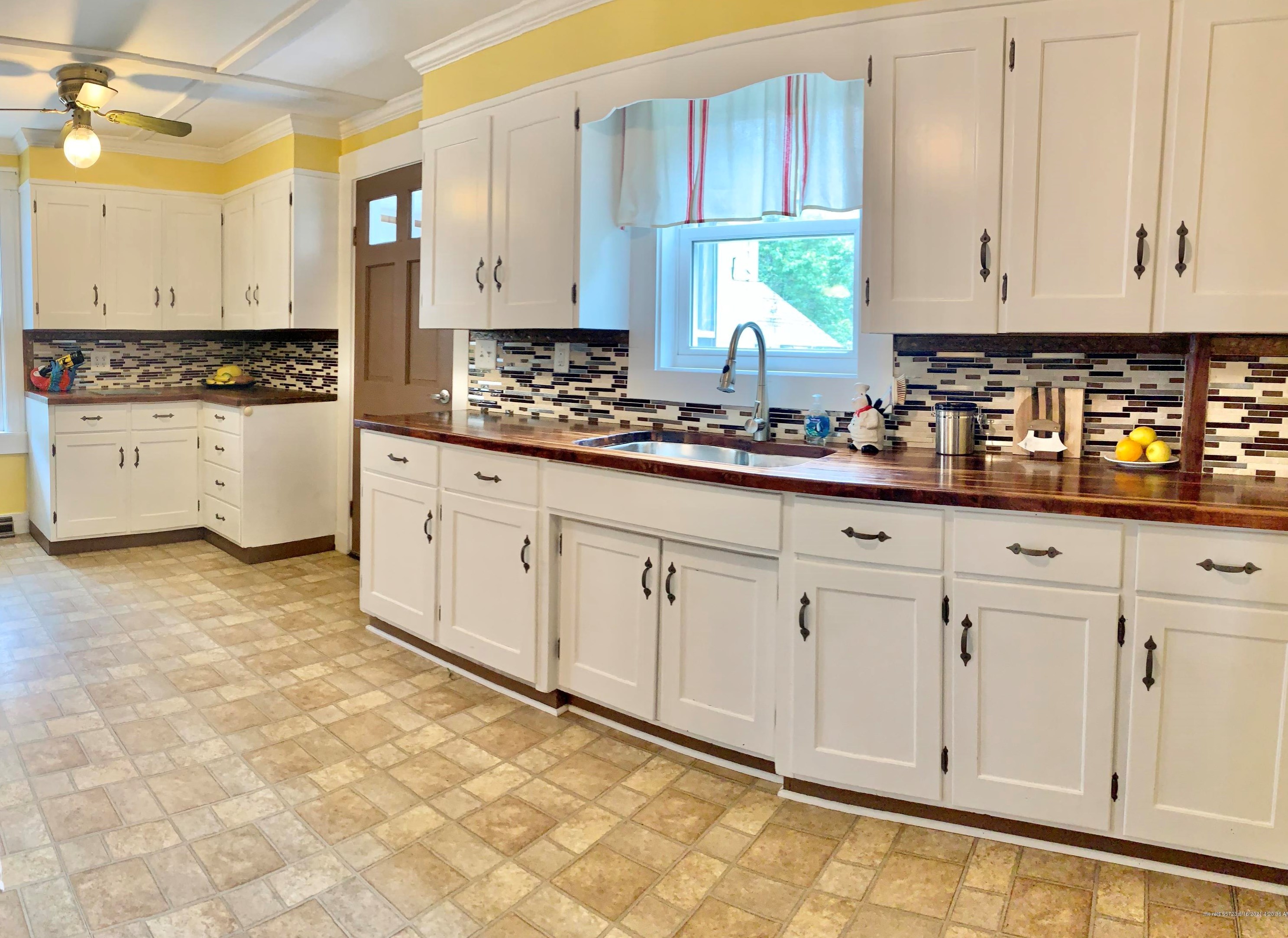 23 Pond St, Verona Island, ME 04416