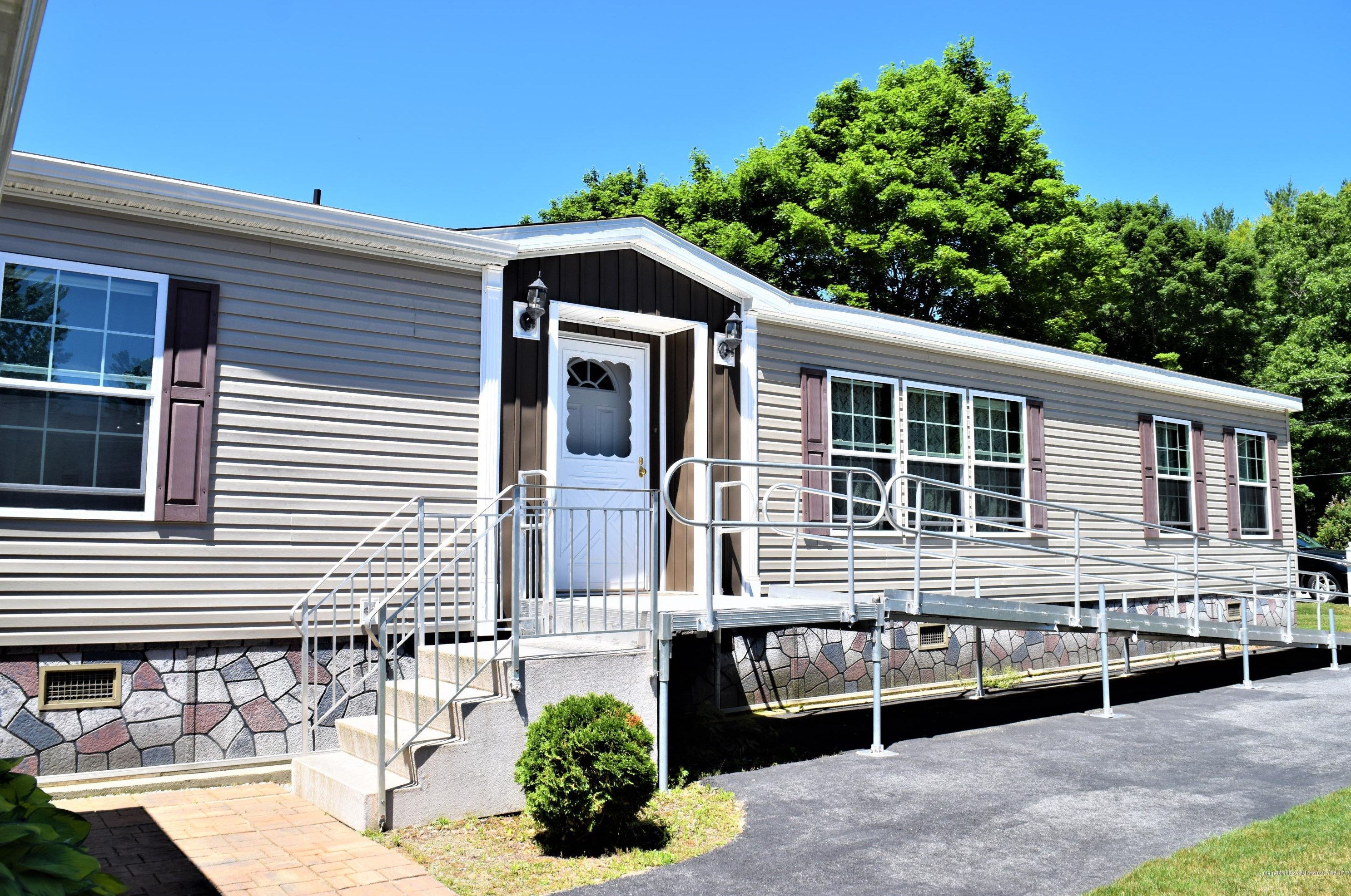 26 Patio Park Ln, Gorham, ME 04038-1562