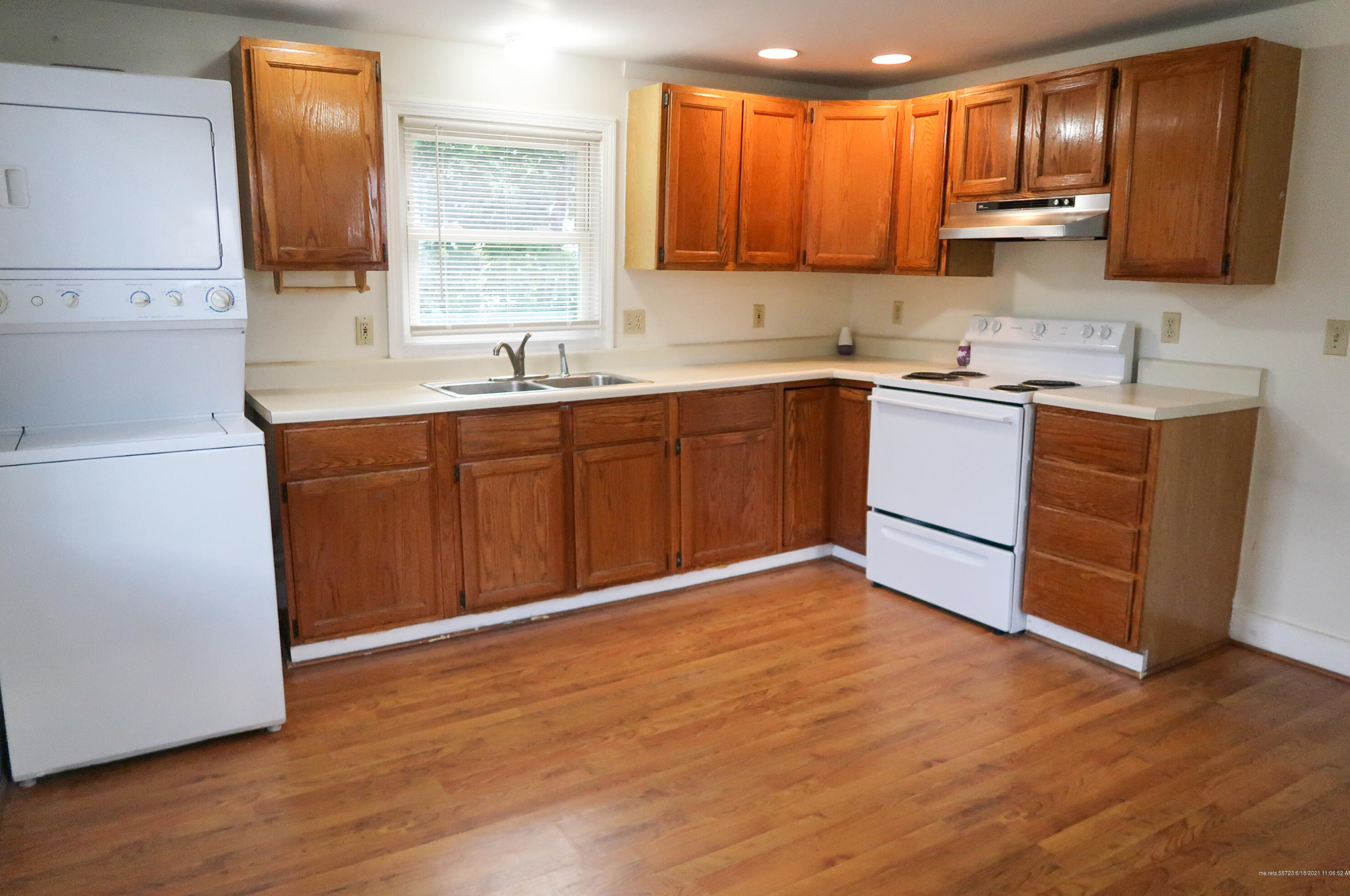 3 Oak St, Pittston, ME 04345-2023