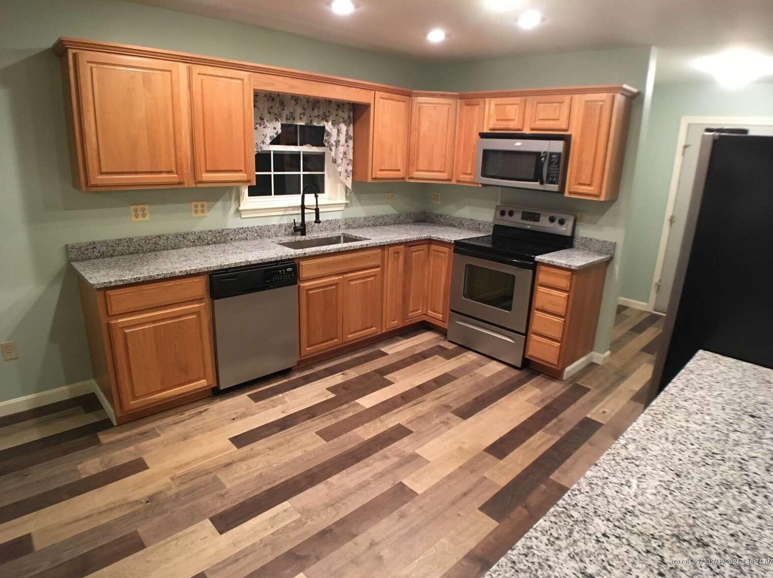 33 Ridgeview Dr, Thomaston, ME 04861