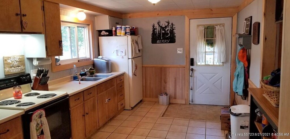 39 Highland Ave, Carthage, ME 04224