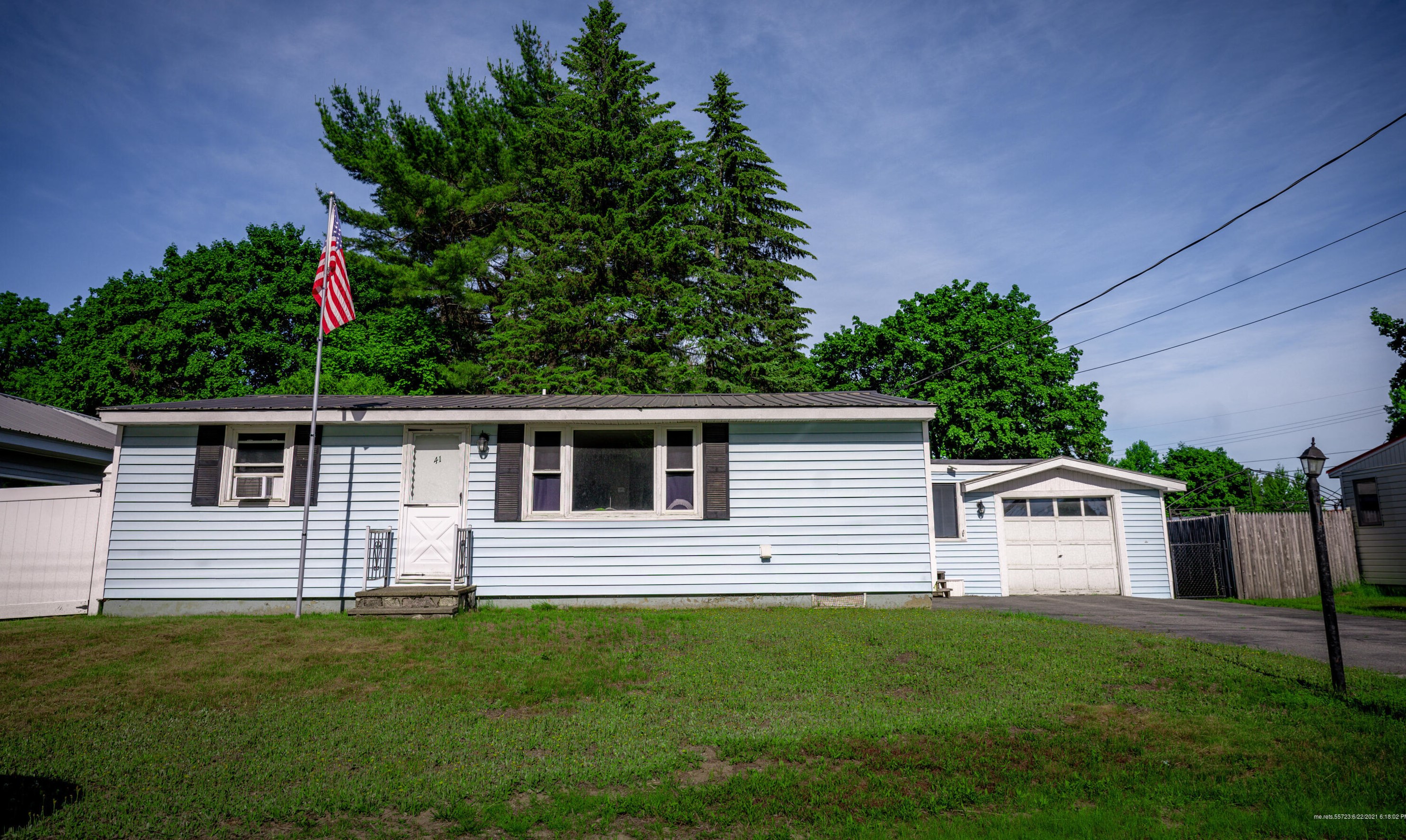 41 Heath Ln, Auburn, ME 04210 exterior