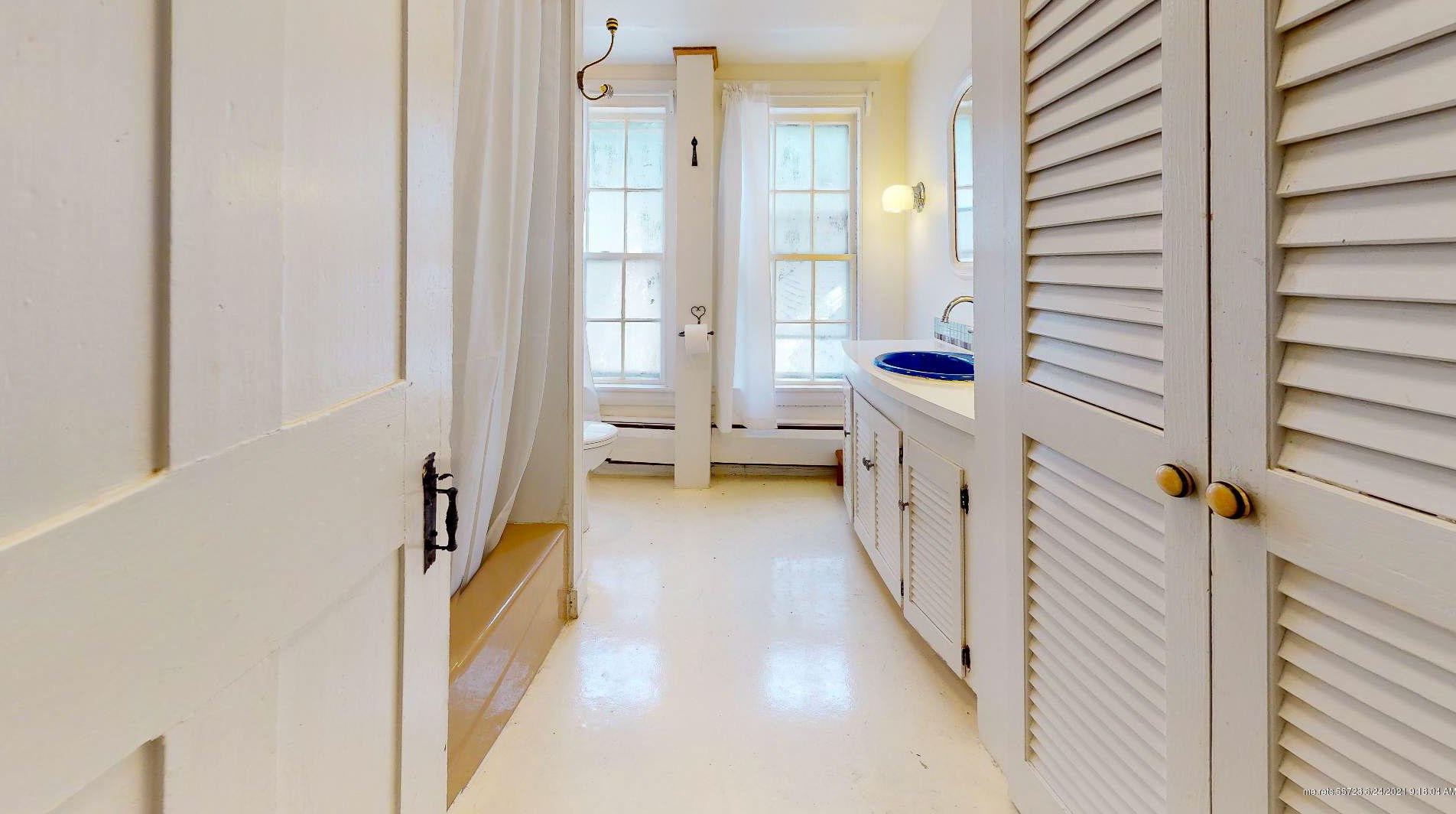 267 Foreside Rd, Portland ME  04105-1729 exterior