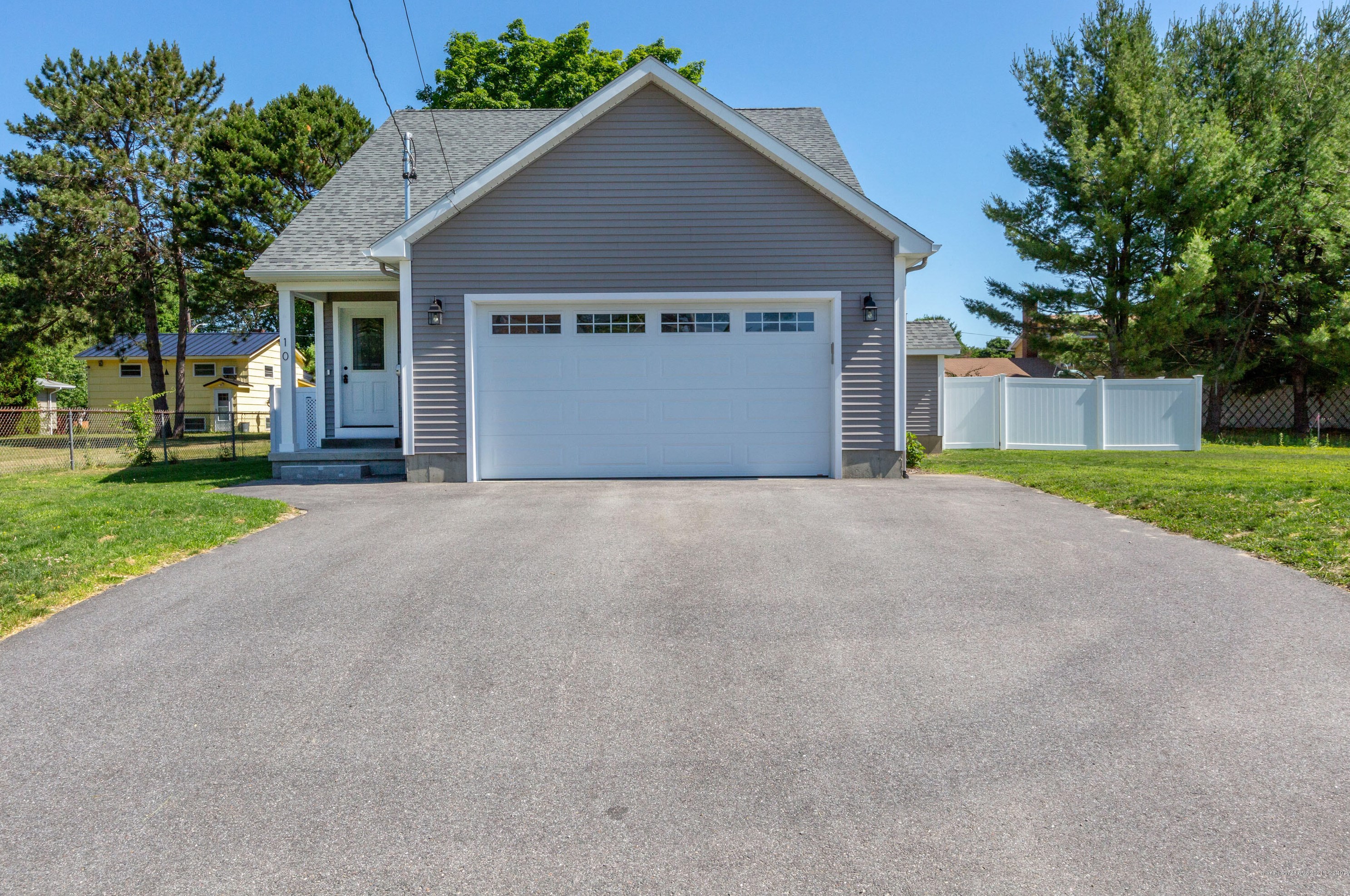 10 Bosse St, Lewiston, ME 04240