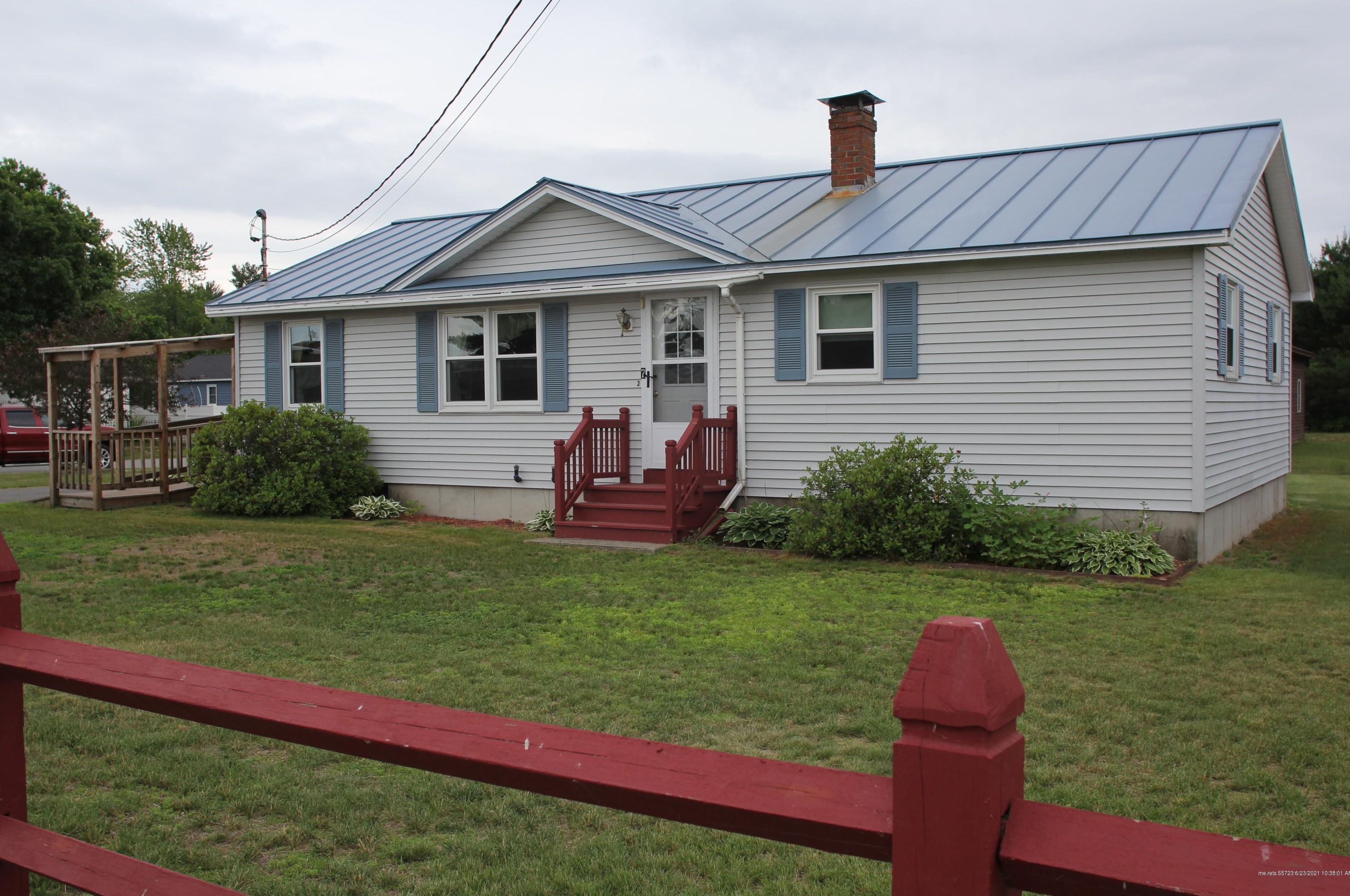 7 Dr Mann Rd, Skowhegan, ME 04976 exterior