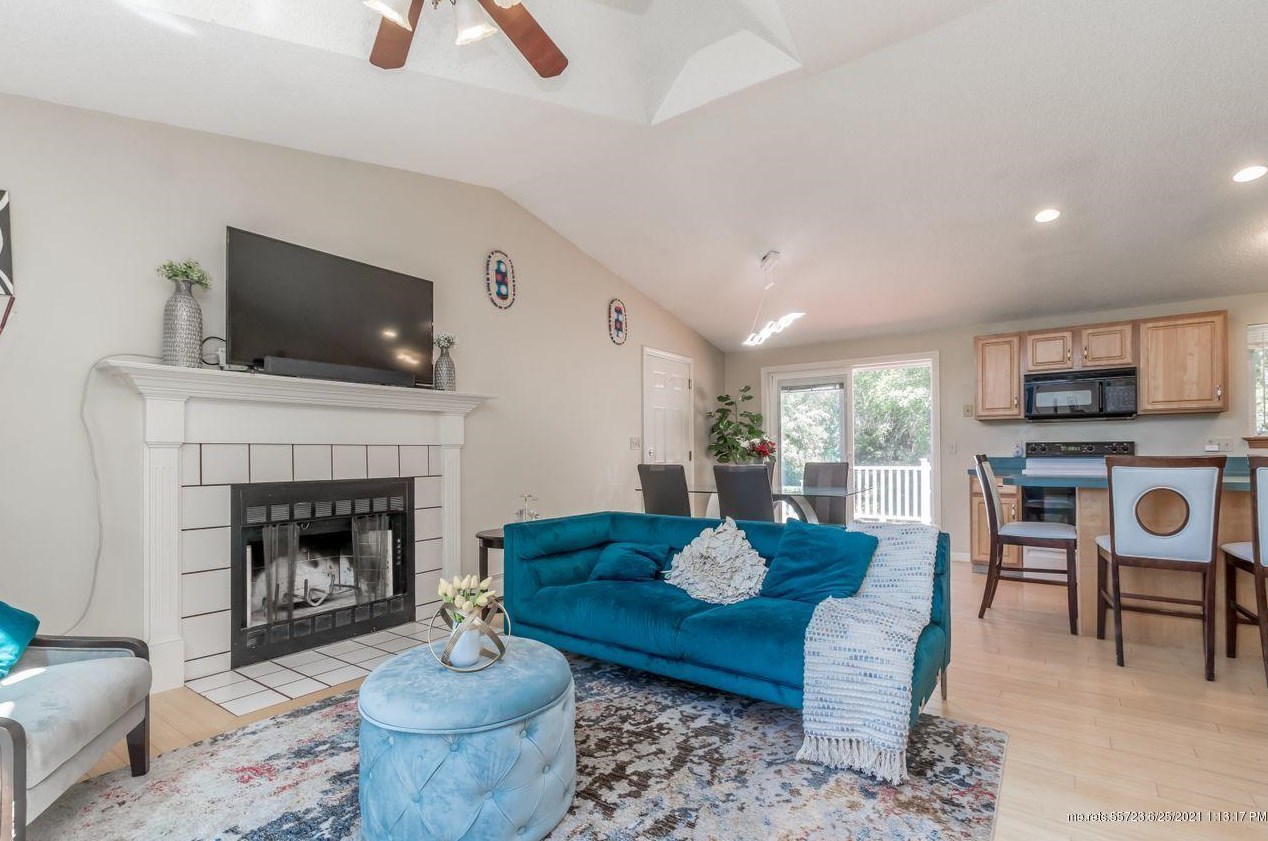 12 Garden Ln, Windham ME  04062-5047 exterior