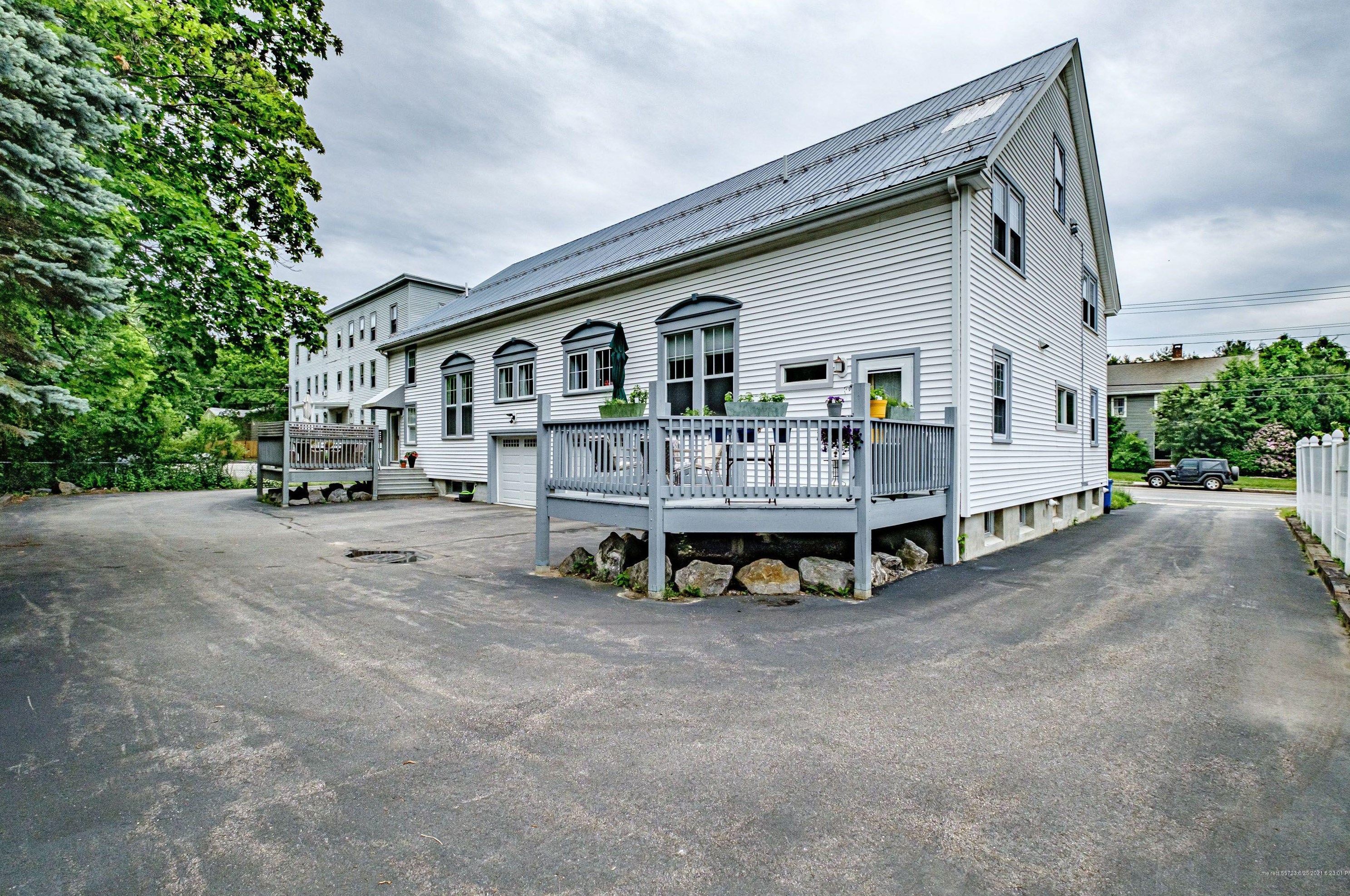 475 Brighton Ave, Portland ME  04102-2303 exterior