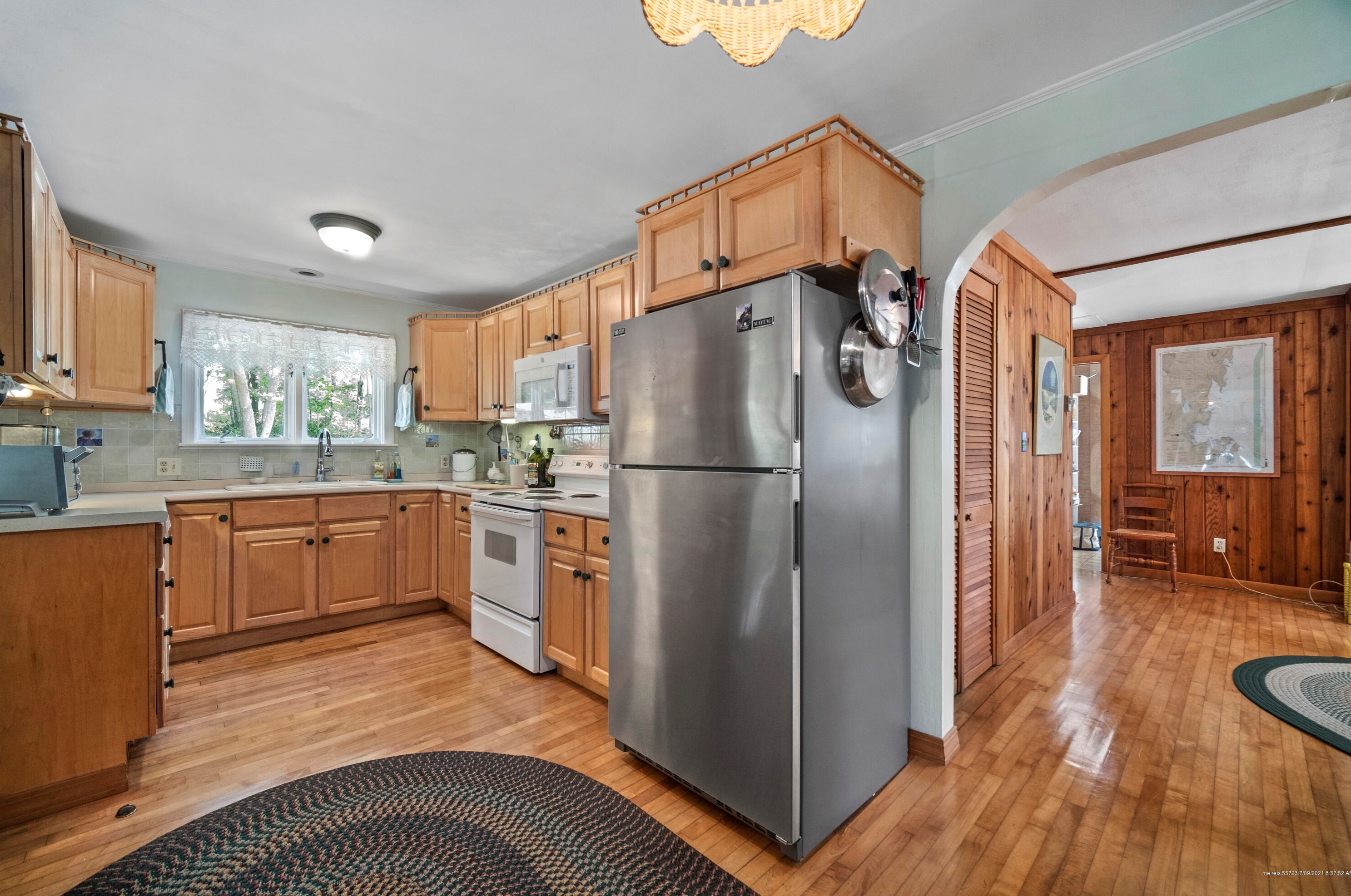 33 Rosehill Ave, Owls Head, ME 04854