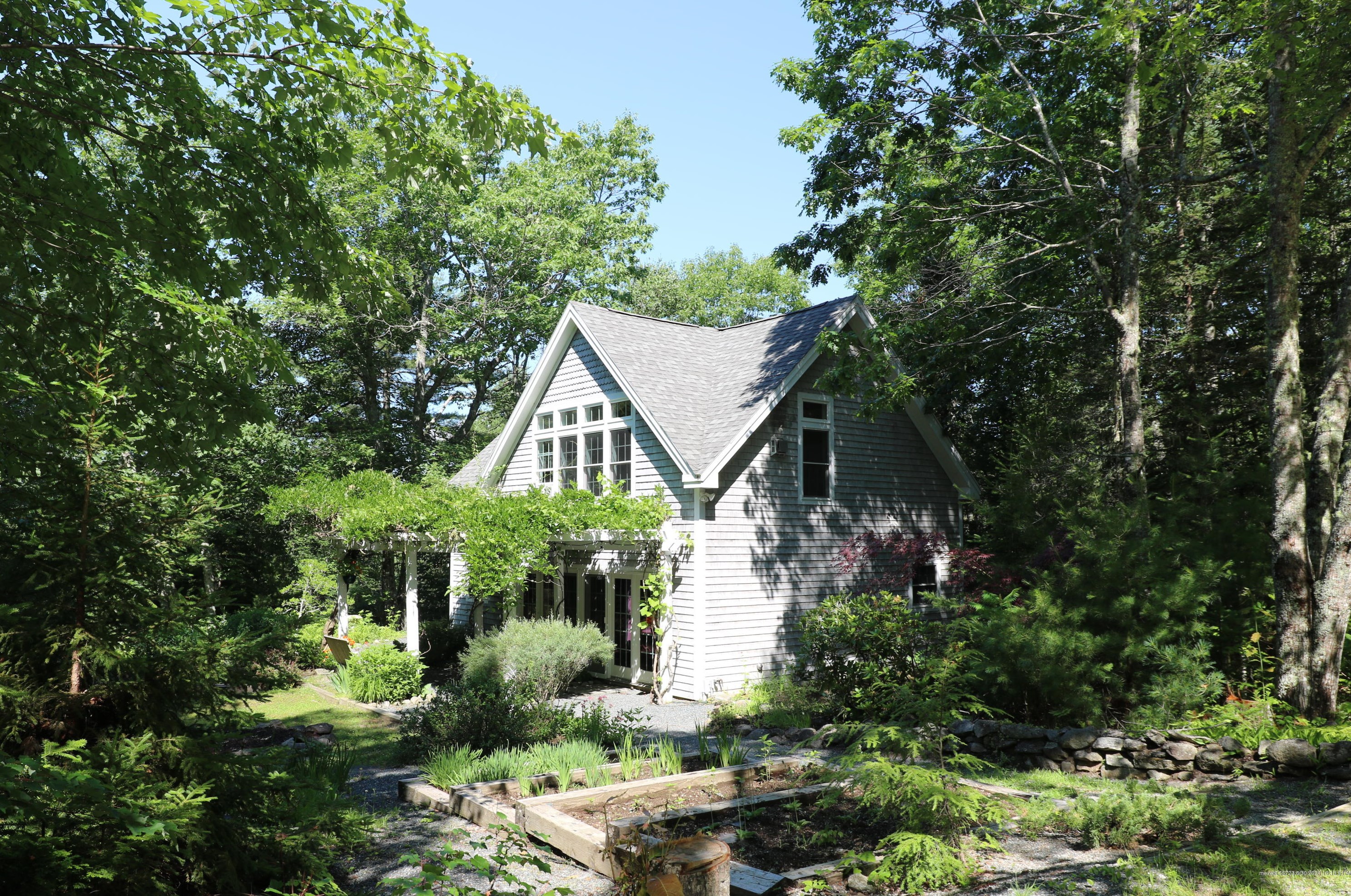 39 Dwelly Point Rd, Franklin, ME 04634