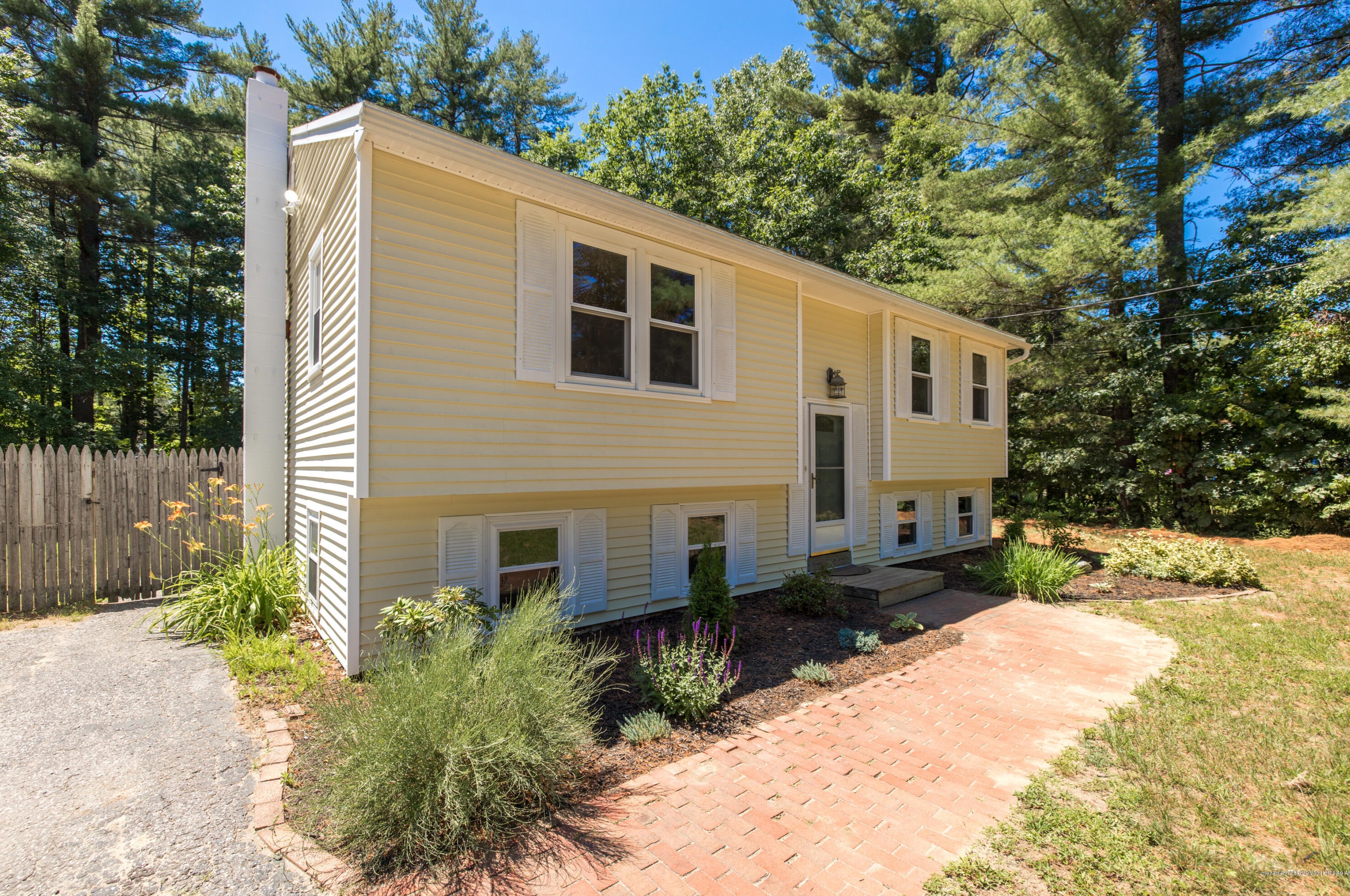 17 Elizabeth Ave, Frye Island, ME 04071