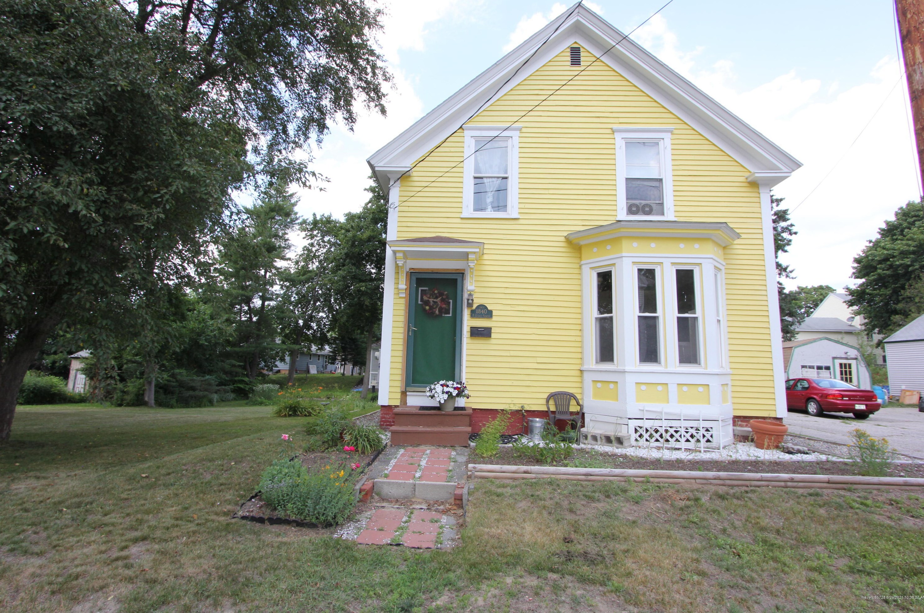 8 Earle St, Lisbon, ME 04252