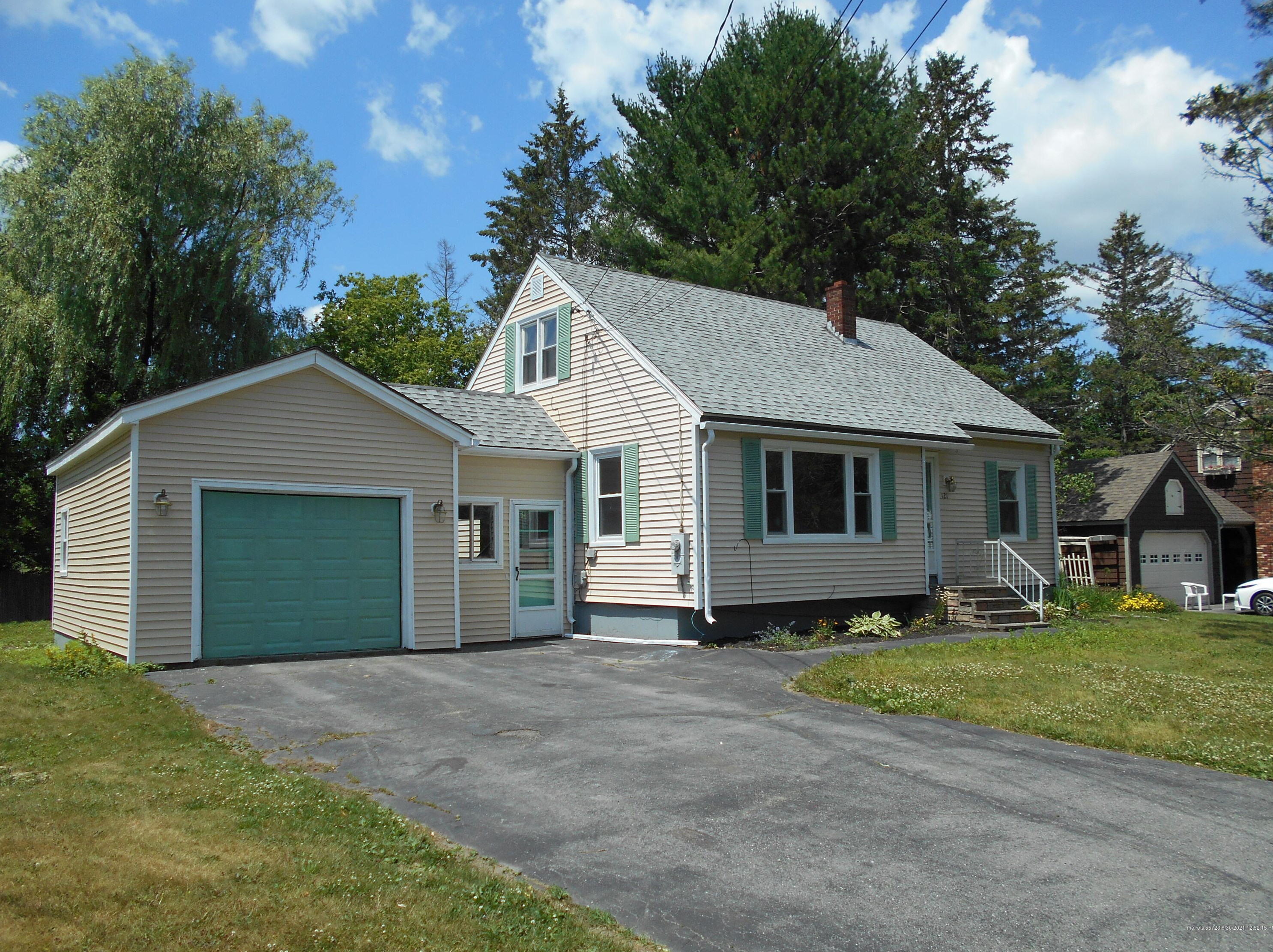 121 Silk St, Brewer, ME 04412