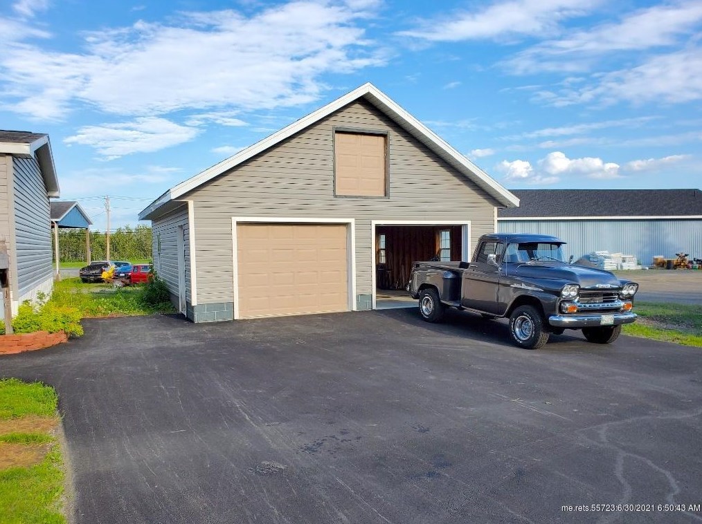 16 Ward St, Presque Isle, ME 04769