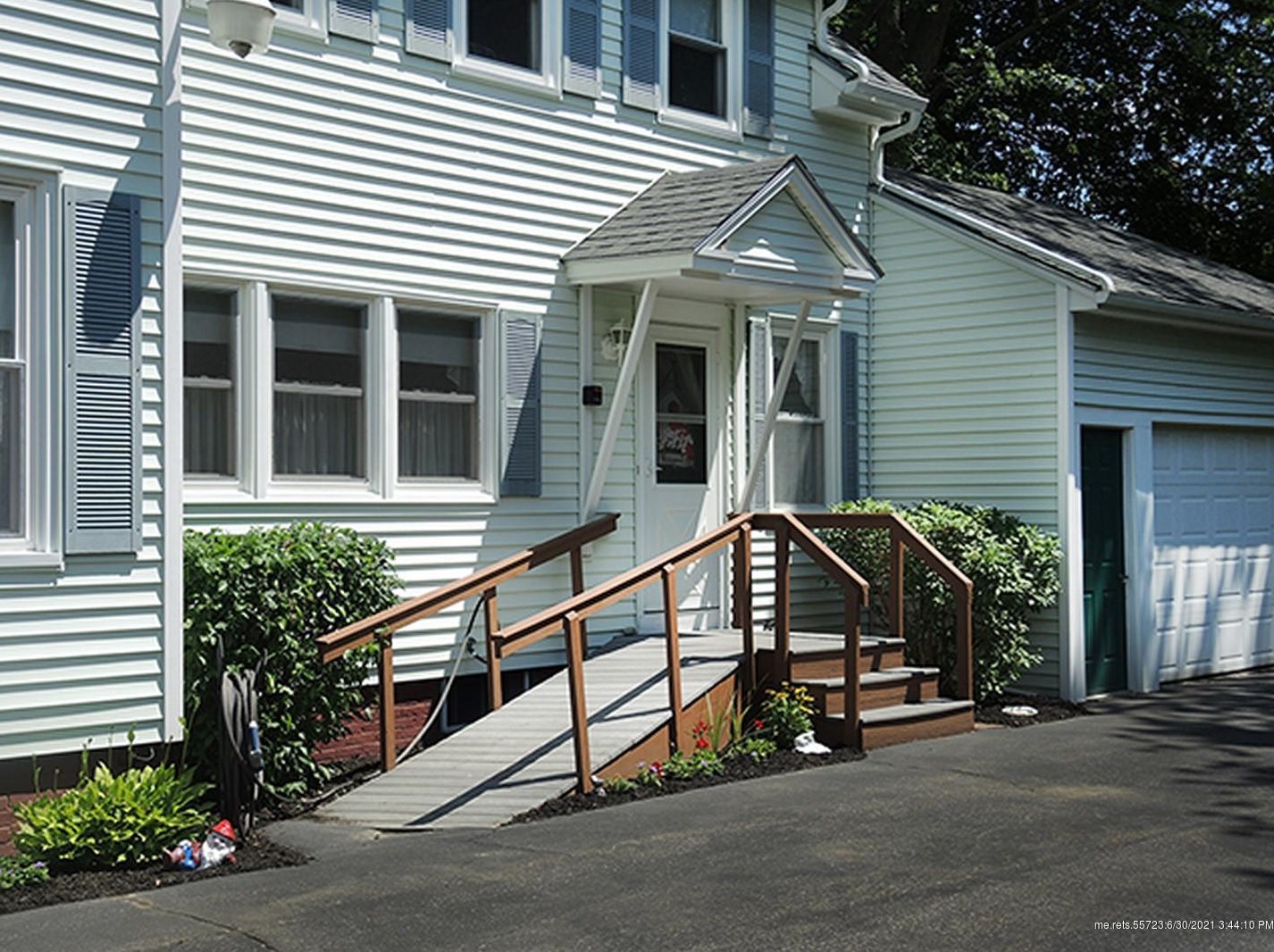 35 Plaisted St, Pittston, ME 04345-1821