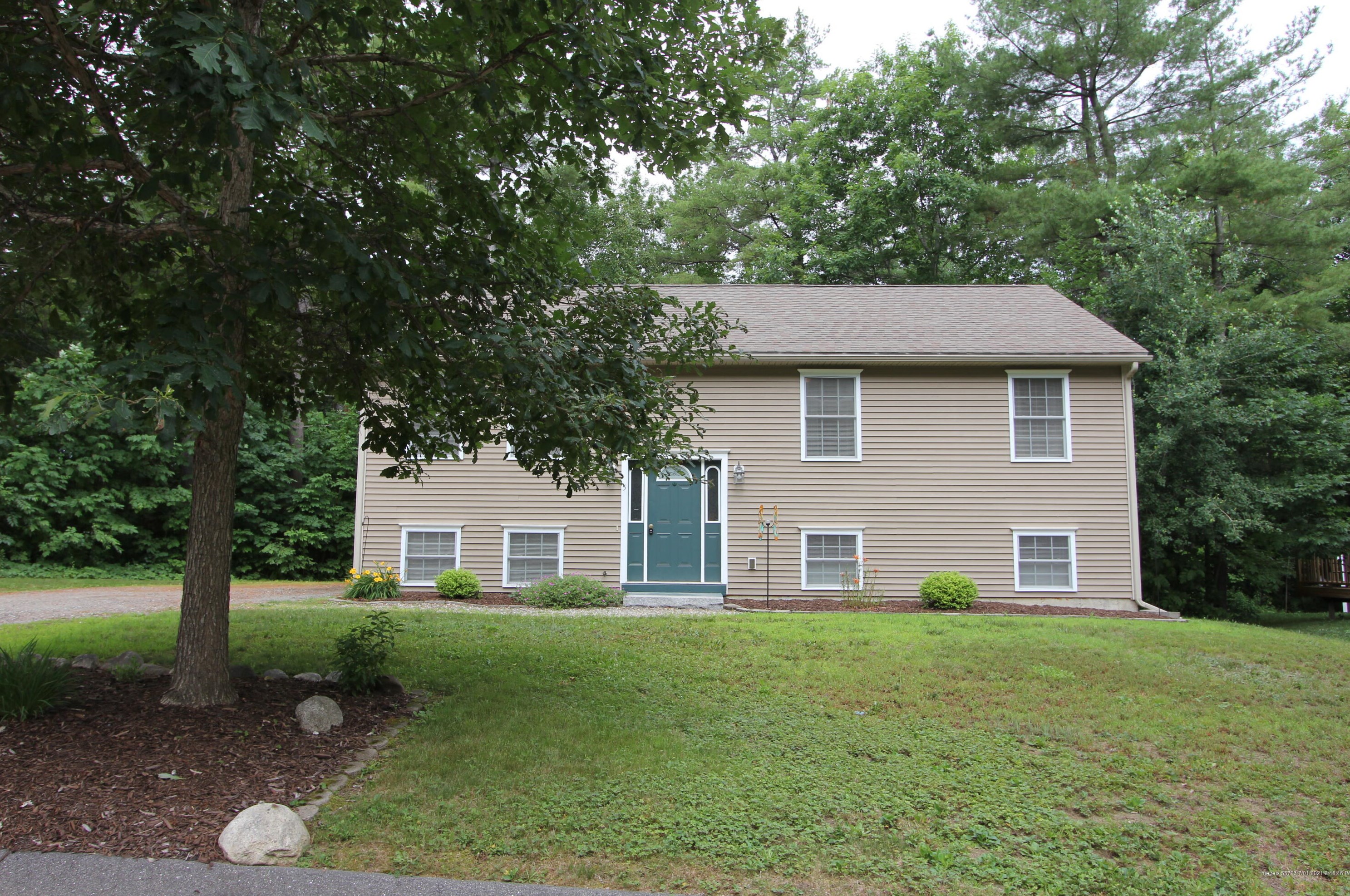 5 St James Pl, Lewiston, ME 04240