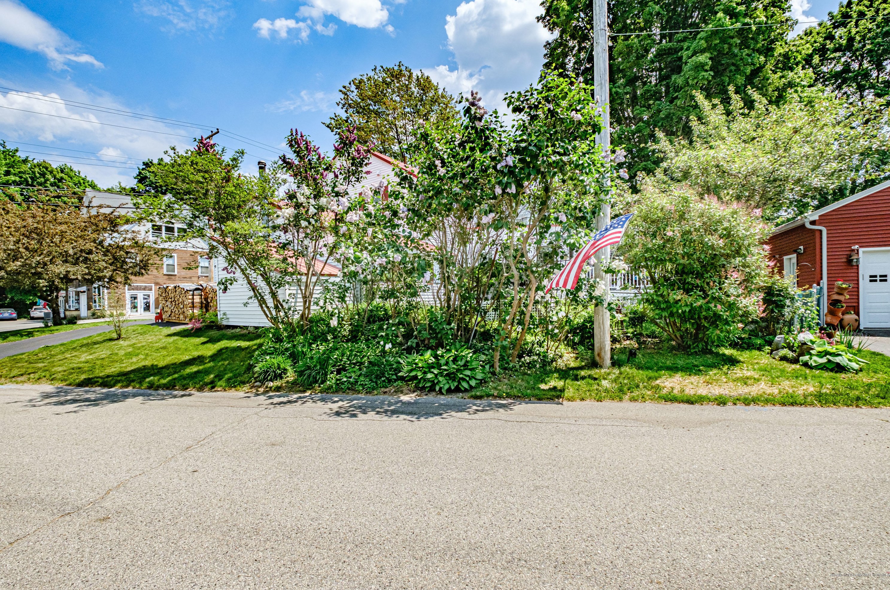 479 Ocean St, Portland ME 04106-6615 exterior