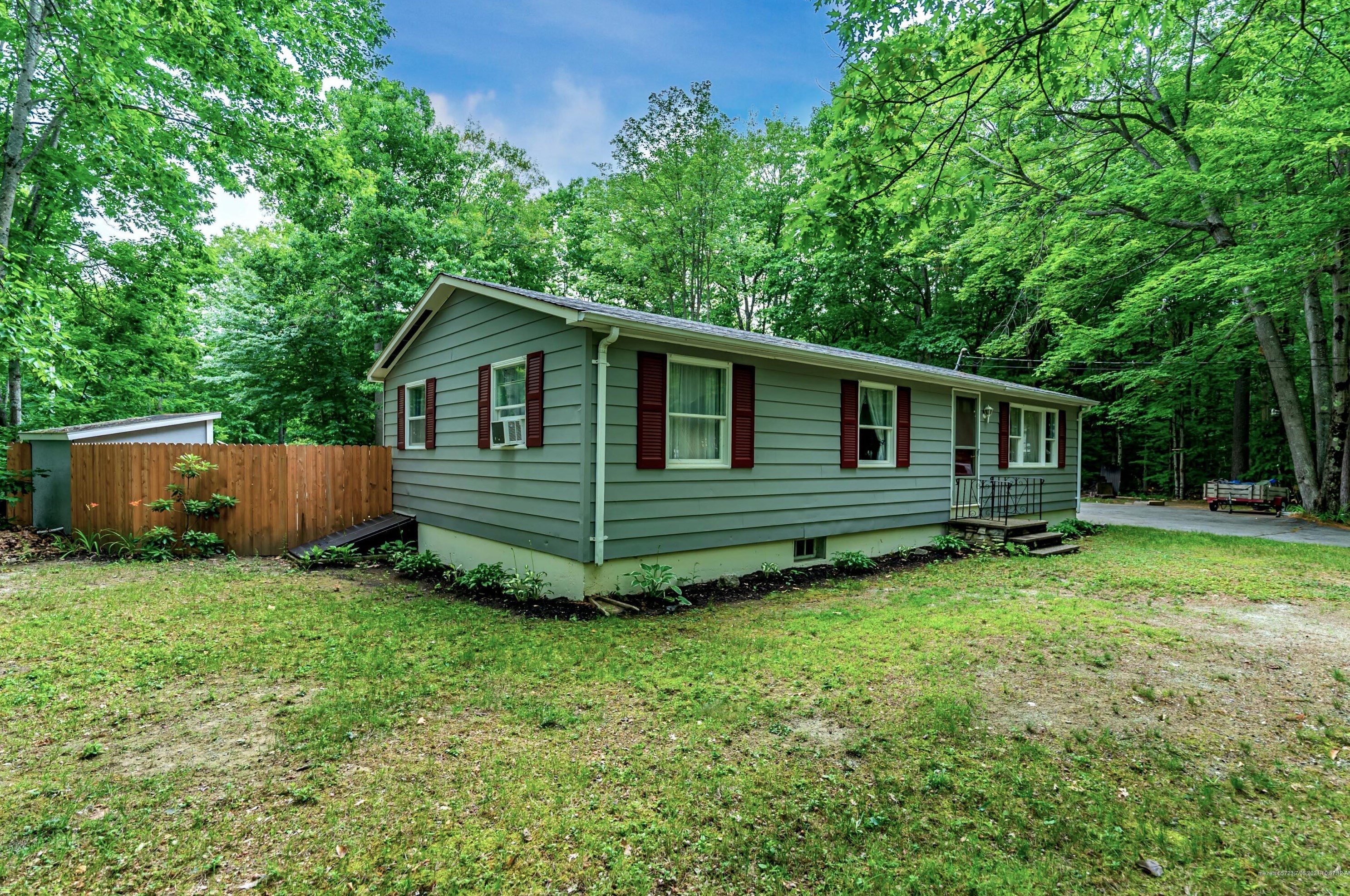 1132 Summerhaven Rd, Augusta, ME 04330