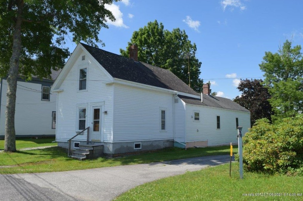 14 Reservoir St, Searsport, ME 04974