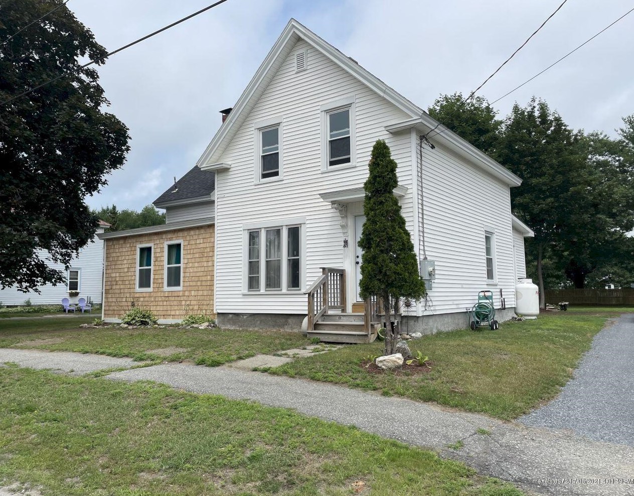 38 Prospect St, Skowhegan, ME 04976 exterior