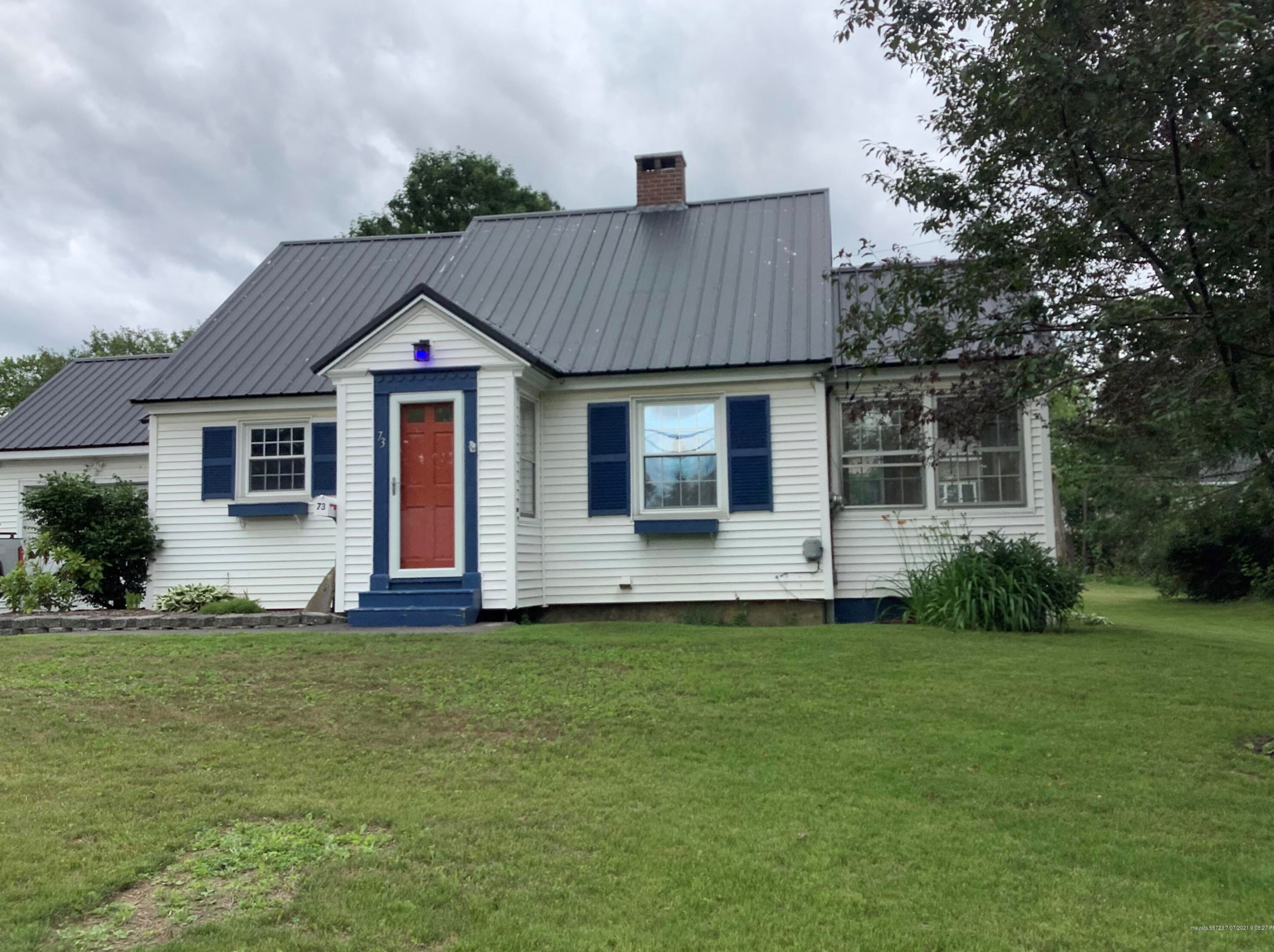 73 Hillside St, Presque Isle, ME 04769