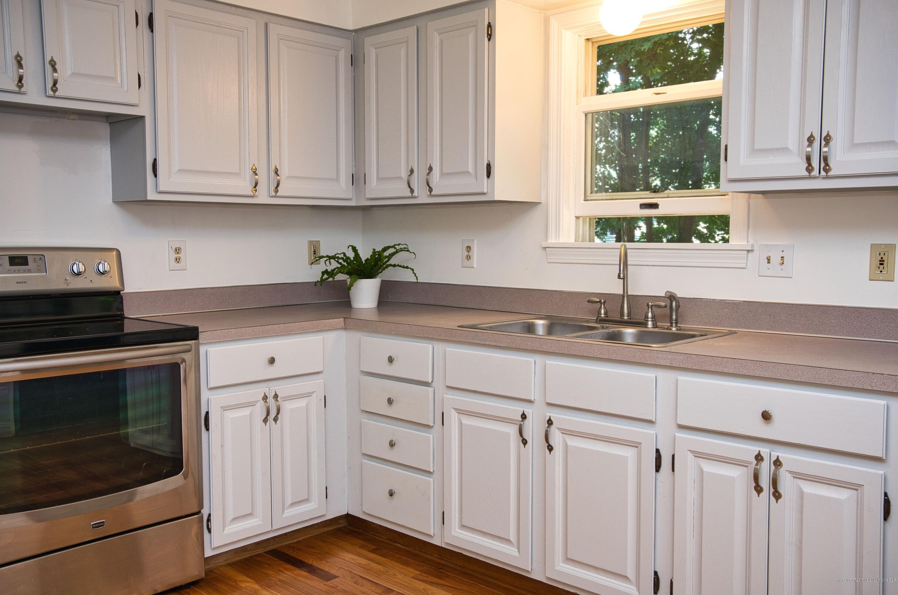 13 Maplewood Ave, Portland, ME 04106-4439