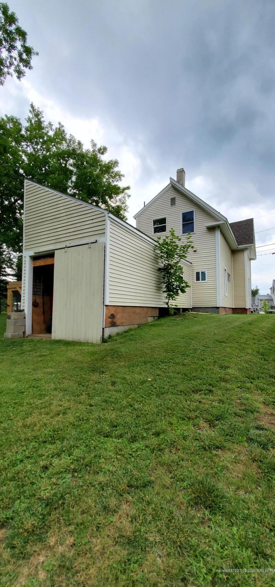 1073 Main St, Clinton ME  04927-3104 exterior