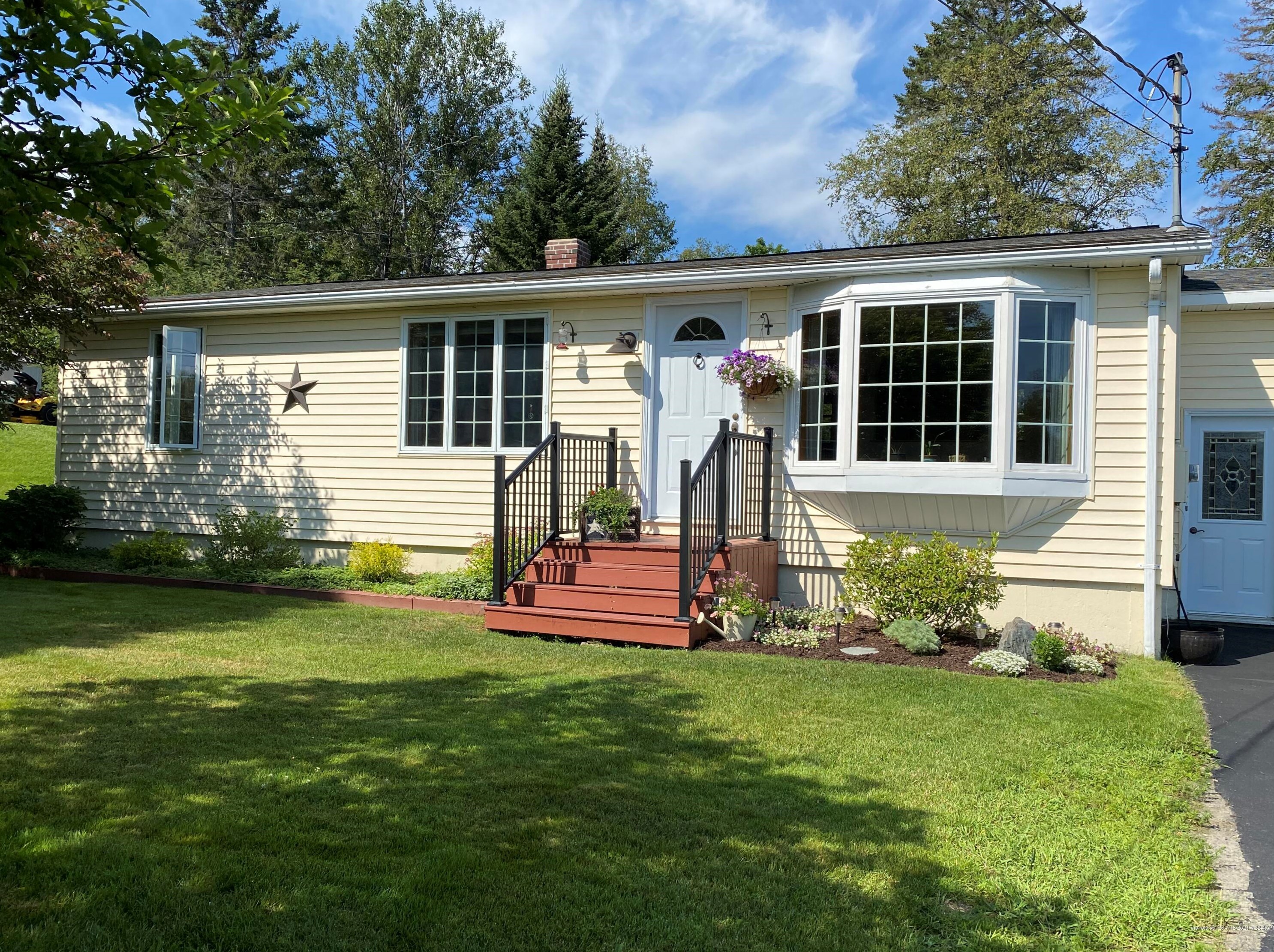 15 Third Ave, Fort-Kent, ME 04743 exterior