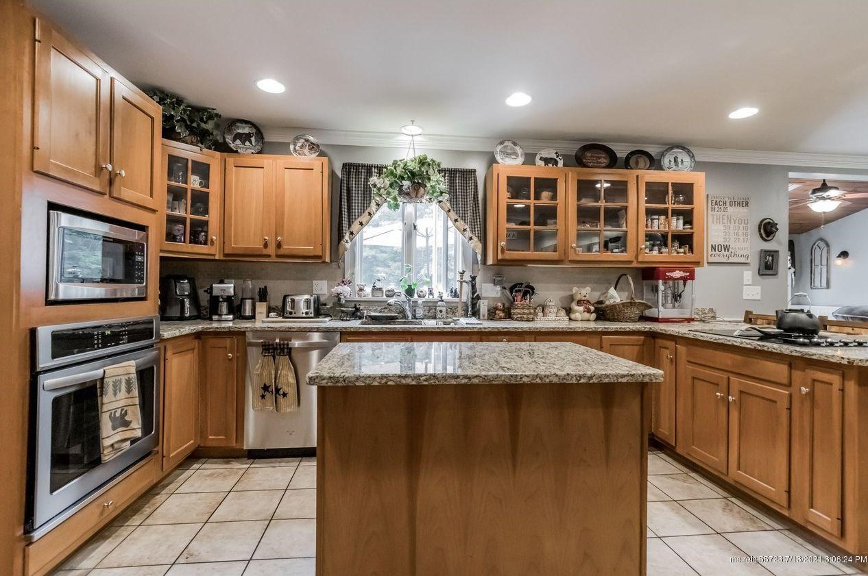 16 Heritage Ln, Windham ME  04062-4982 exterior