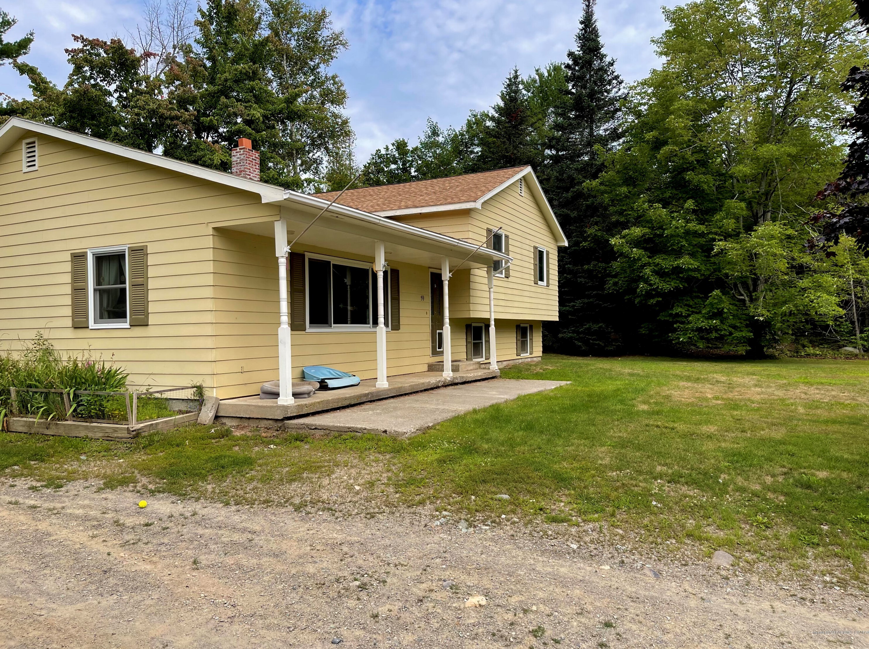 59 Gravy Ln, Bradford, ME 04410