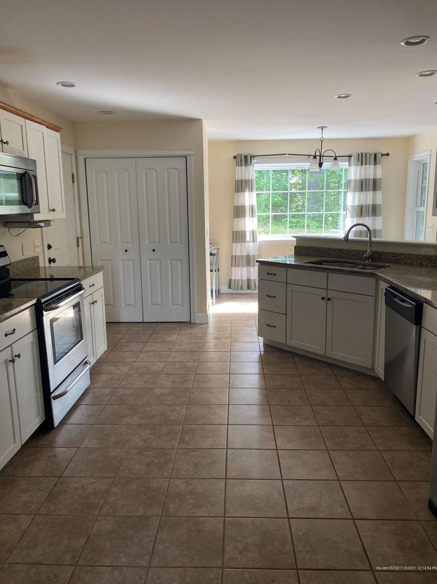 32 Sunrise Ln, Newburgh, ME 04444