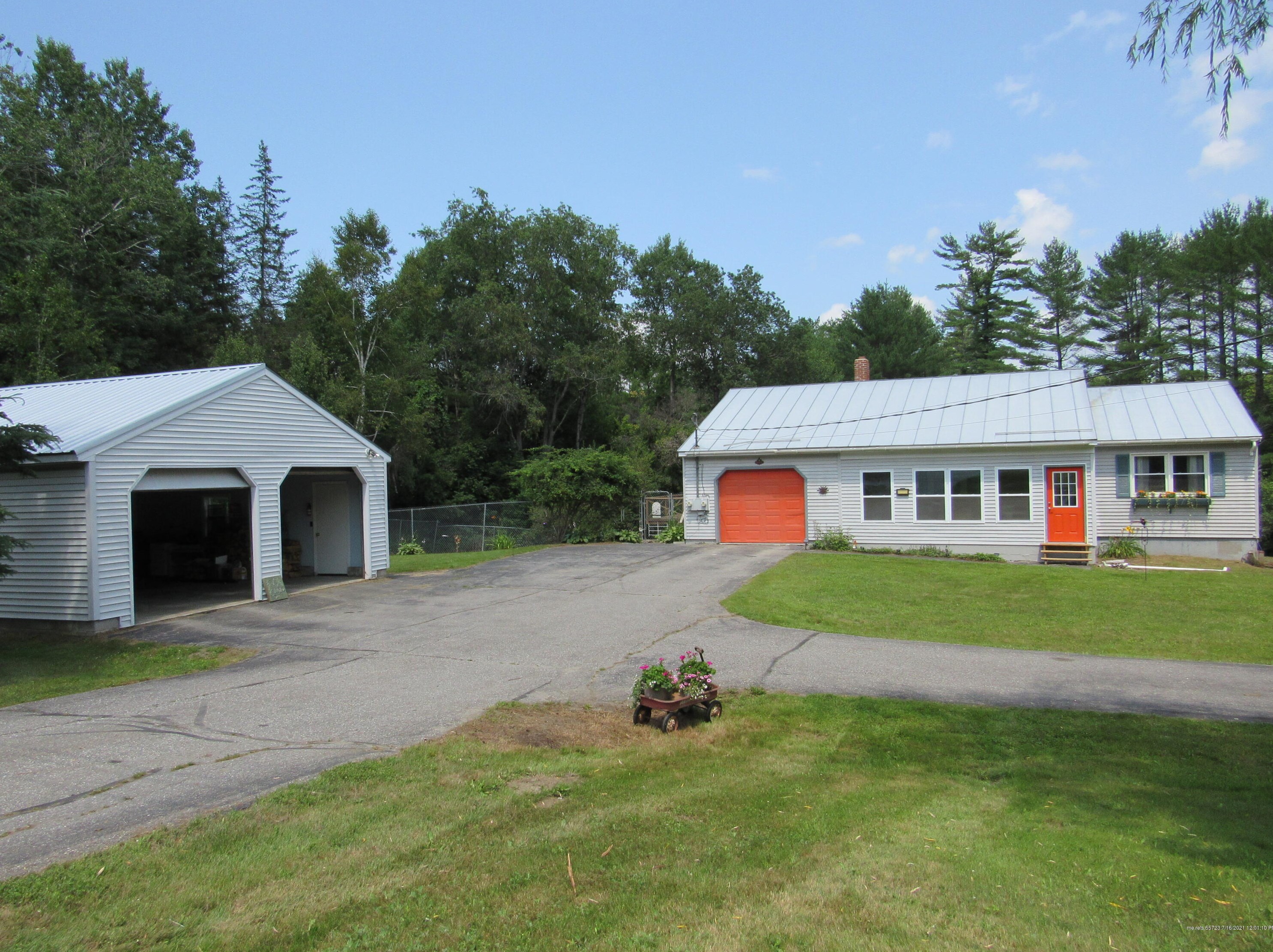 476 Waterville Rd, Skowhegan, ME 04976 exterior
