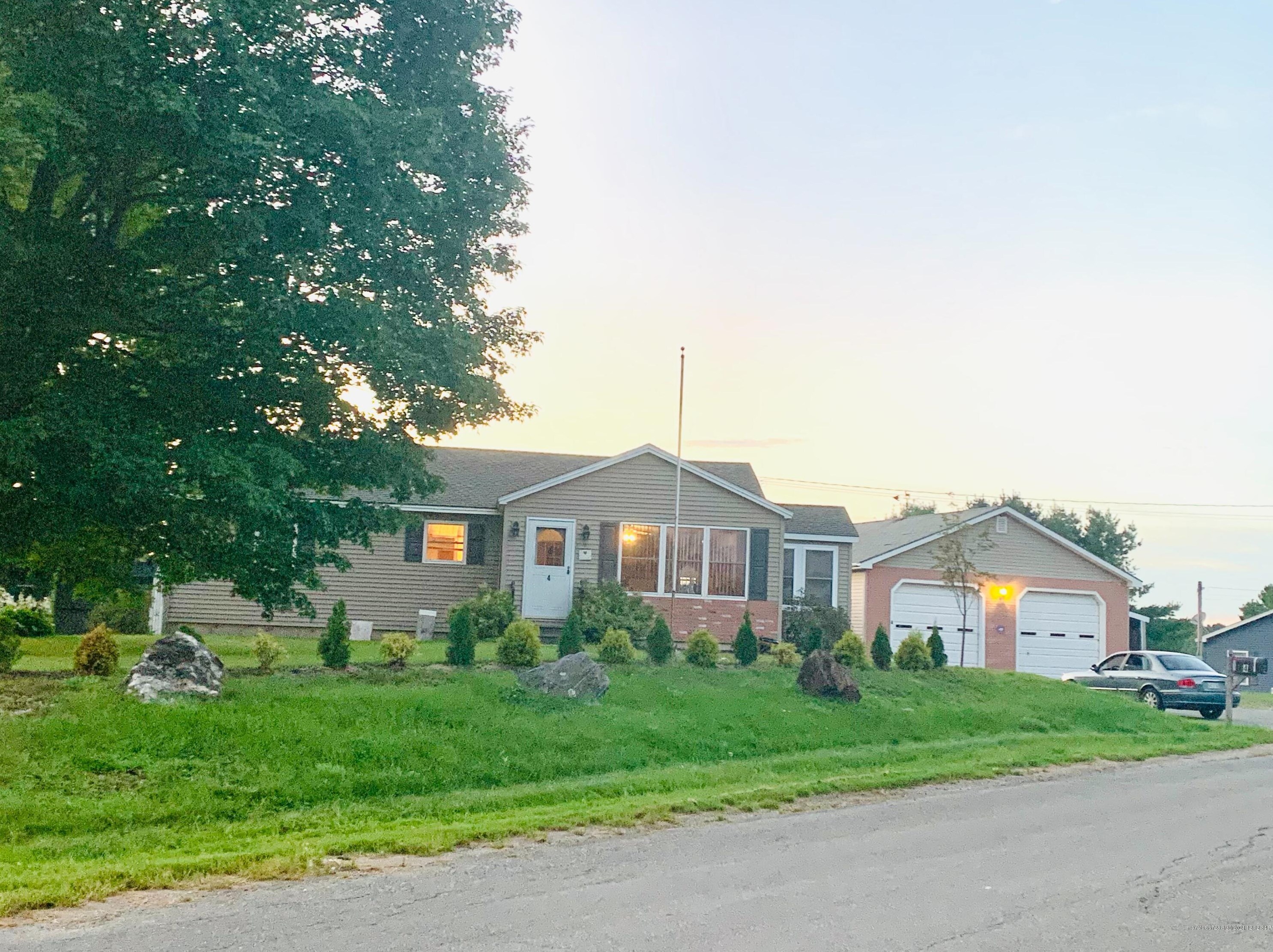 4 Burns Rd, Augusta, ME 04330