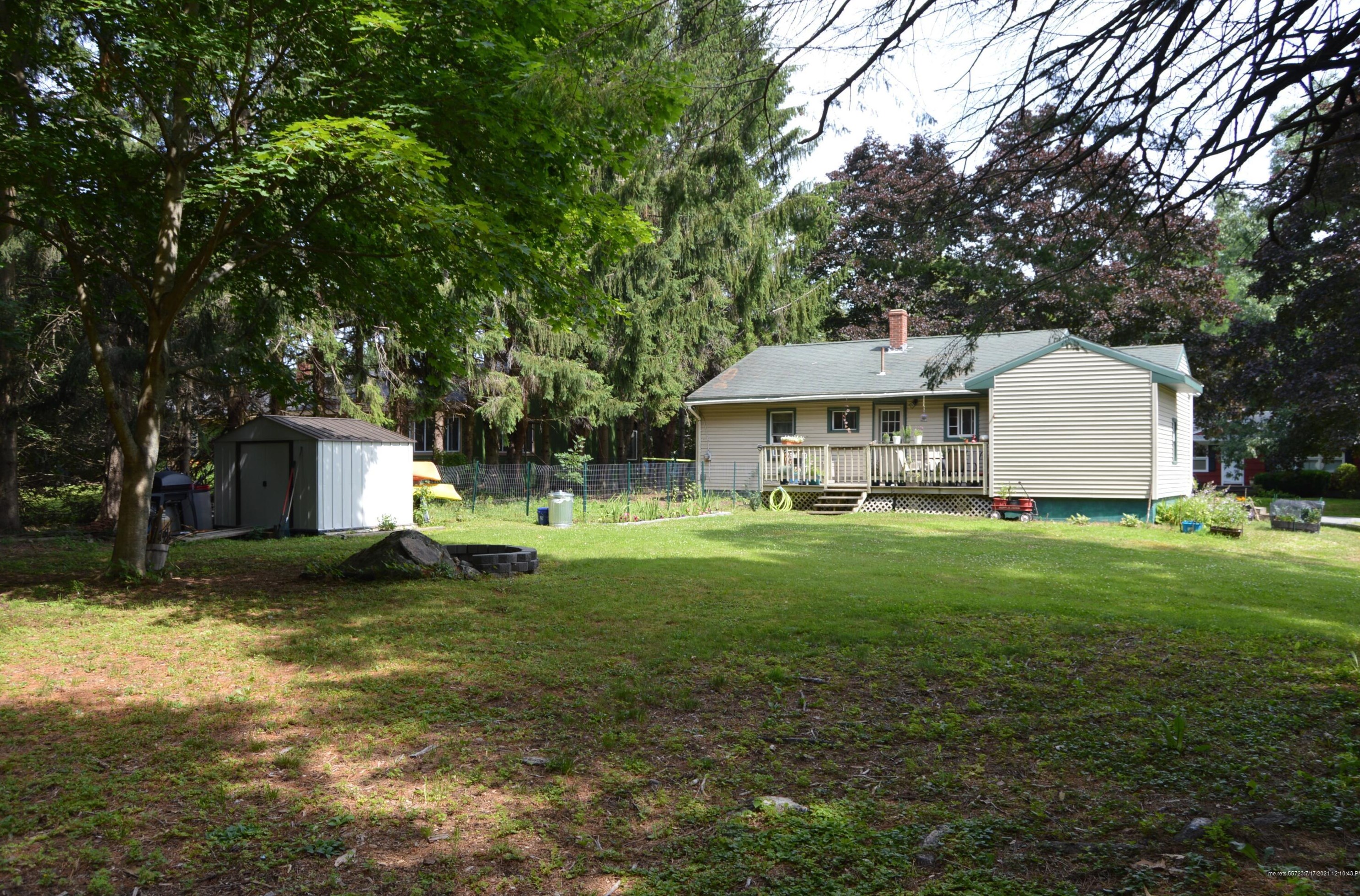 8 Sylvan Rd, Orono, ME 04473