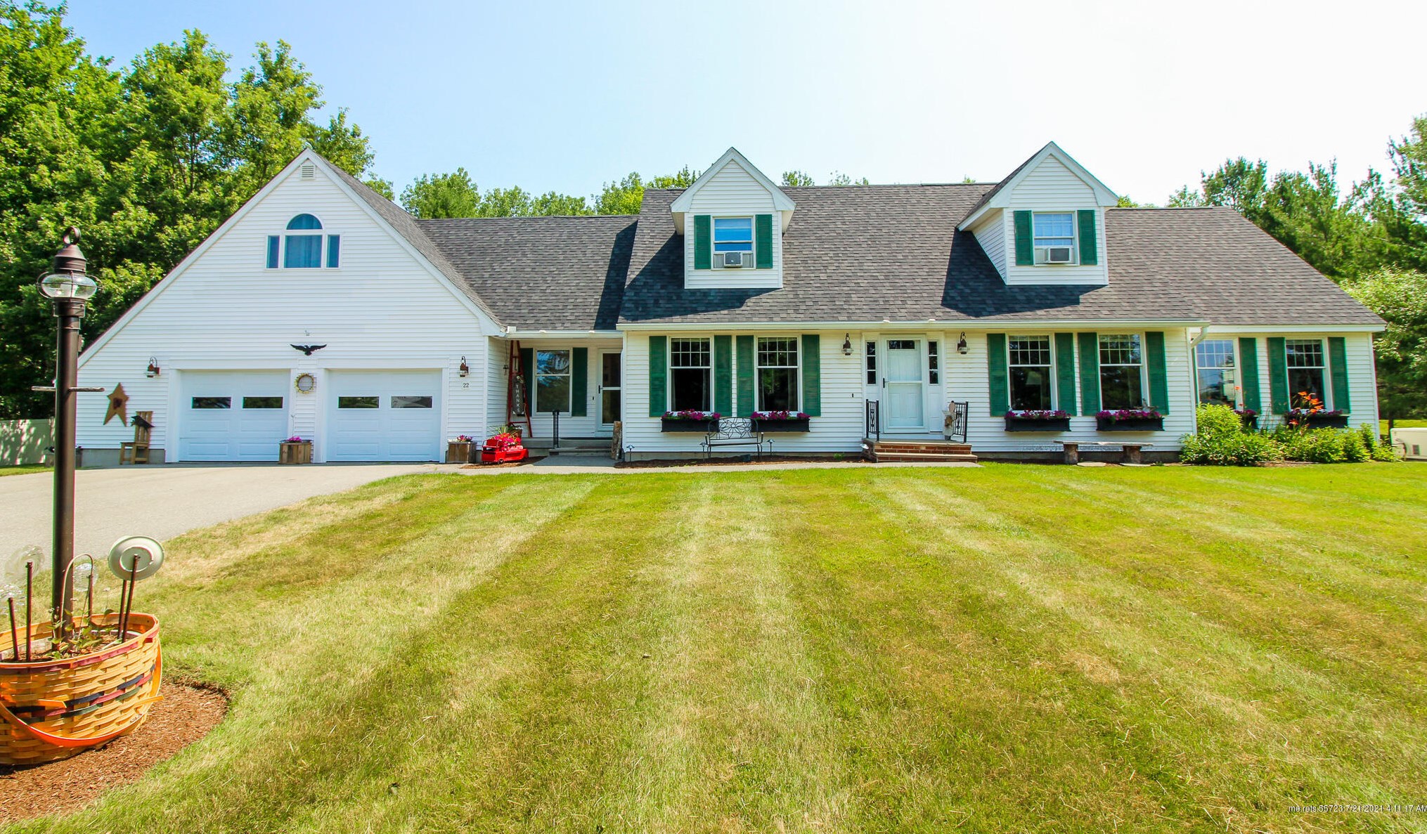 22 Meadow Ln, Brewer, ME 04412