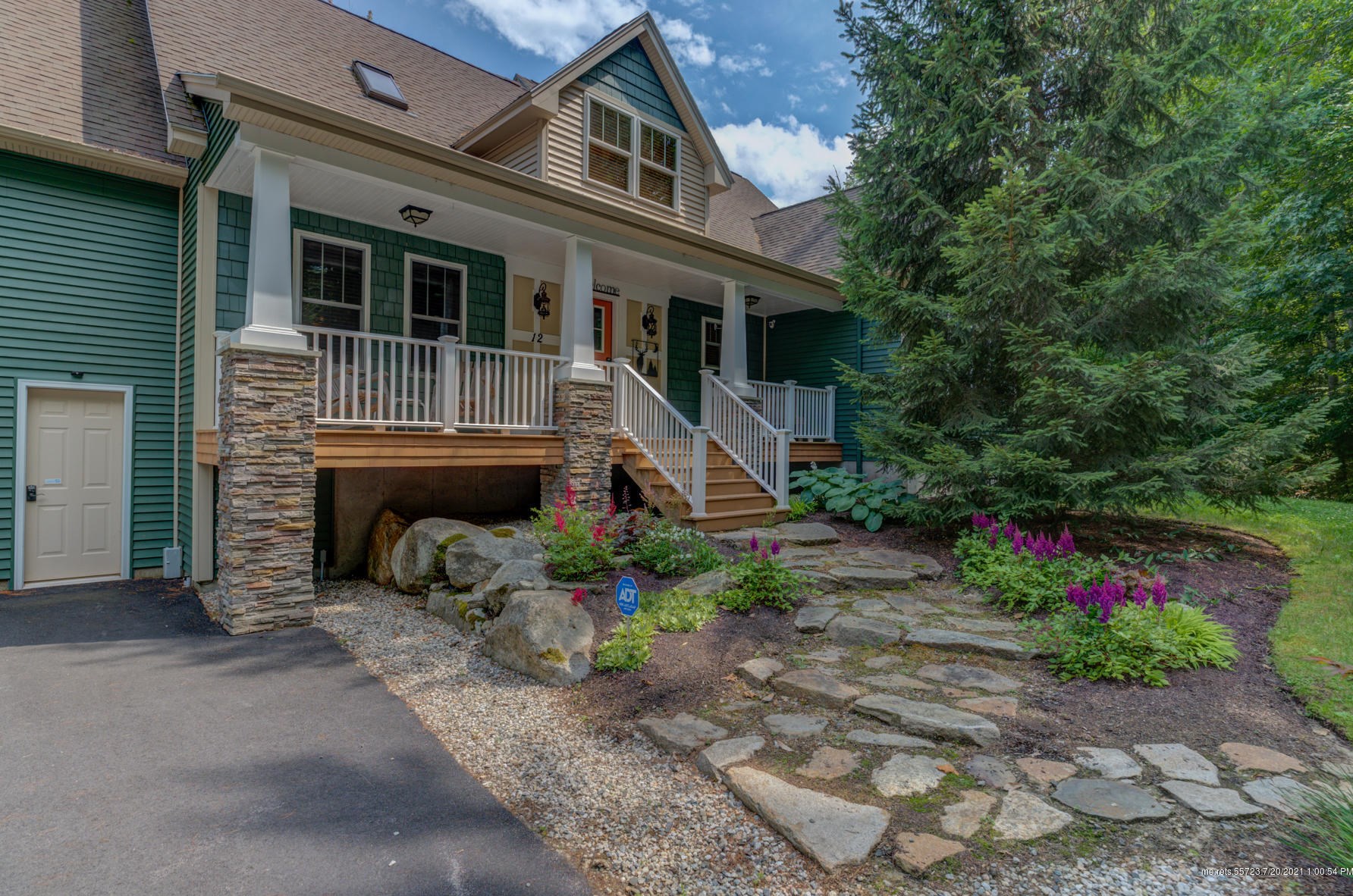 12 Worcester Dr, Frye Island, ME 04071