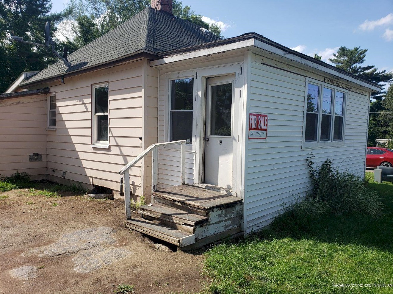 19 Dartmouth St, Skowhegan, ME 04976-5015