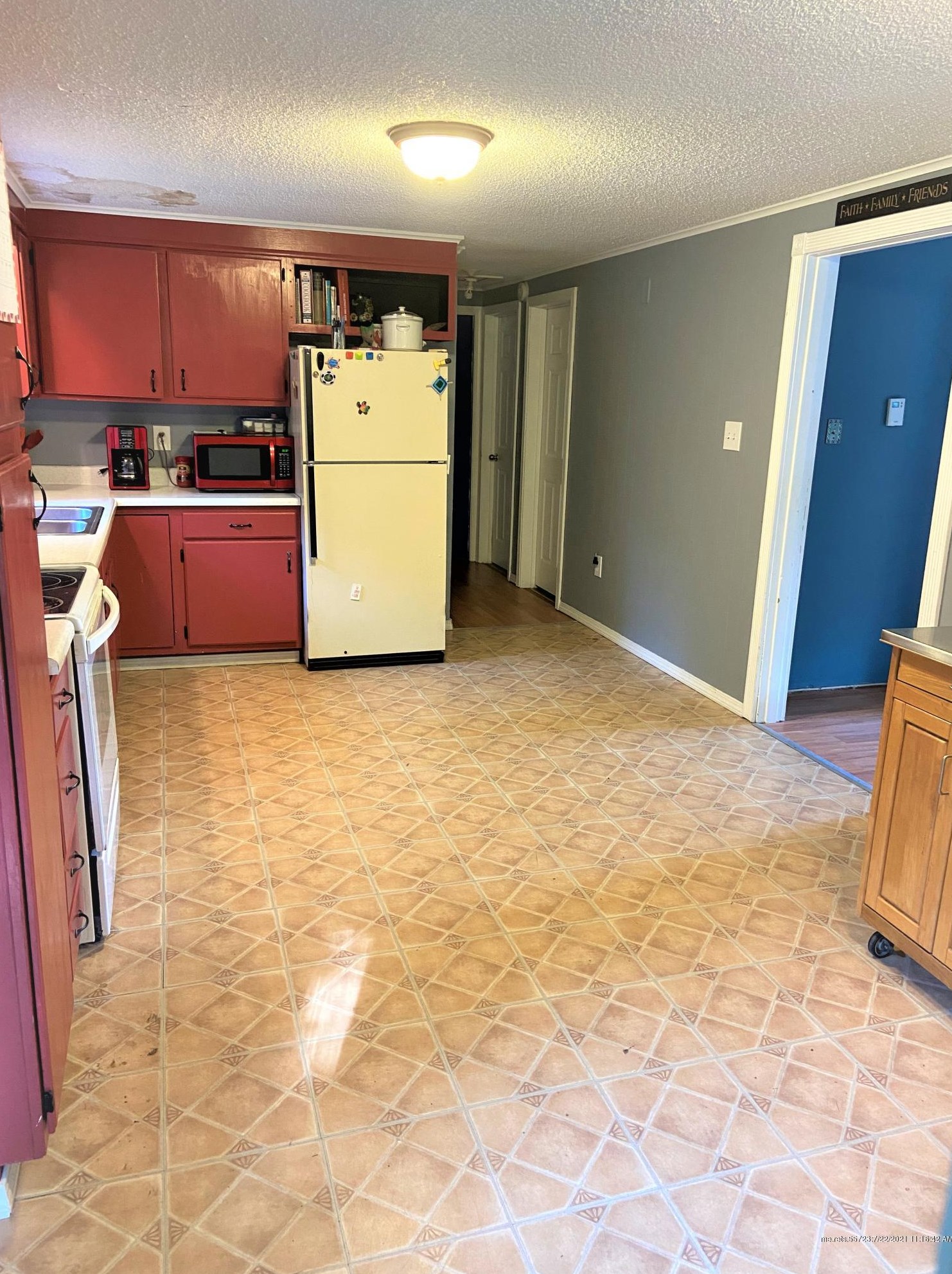 42 Hemlock Ridge Rd, Augusta, ME 04330