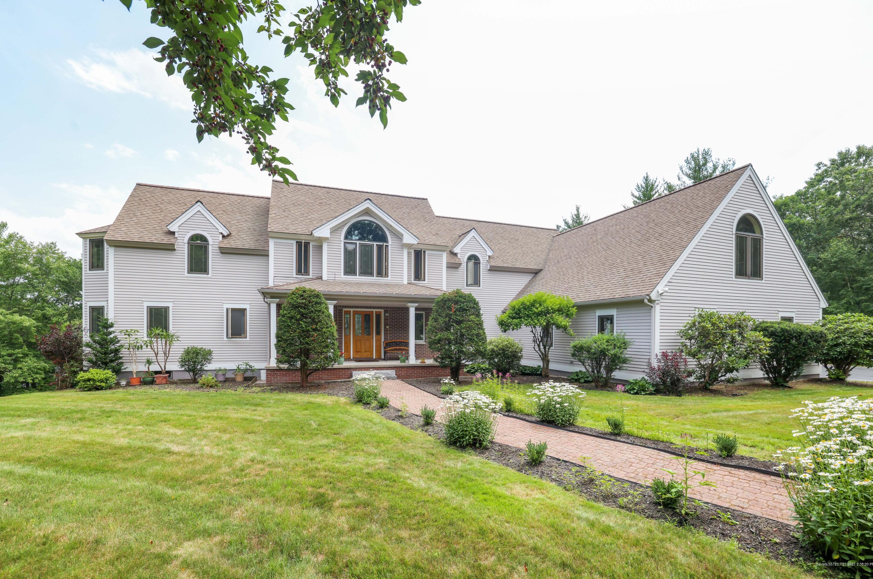 8 Curtis Lake Dr, Sanford, ME 04073