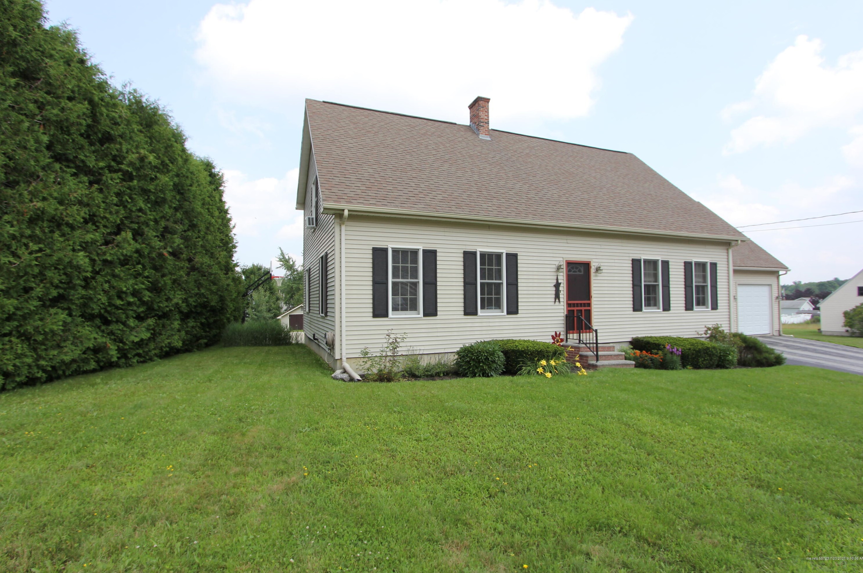 4 School St, Lewiston, ME 04240