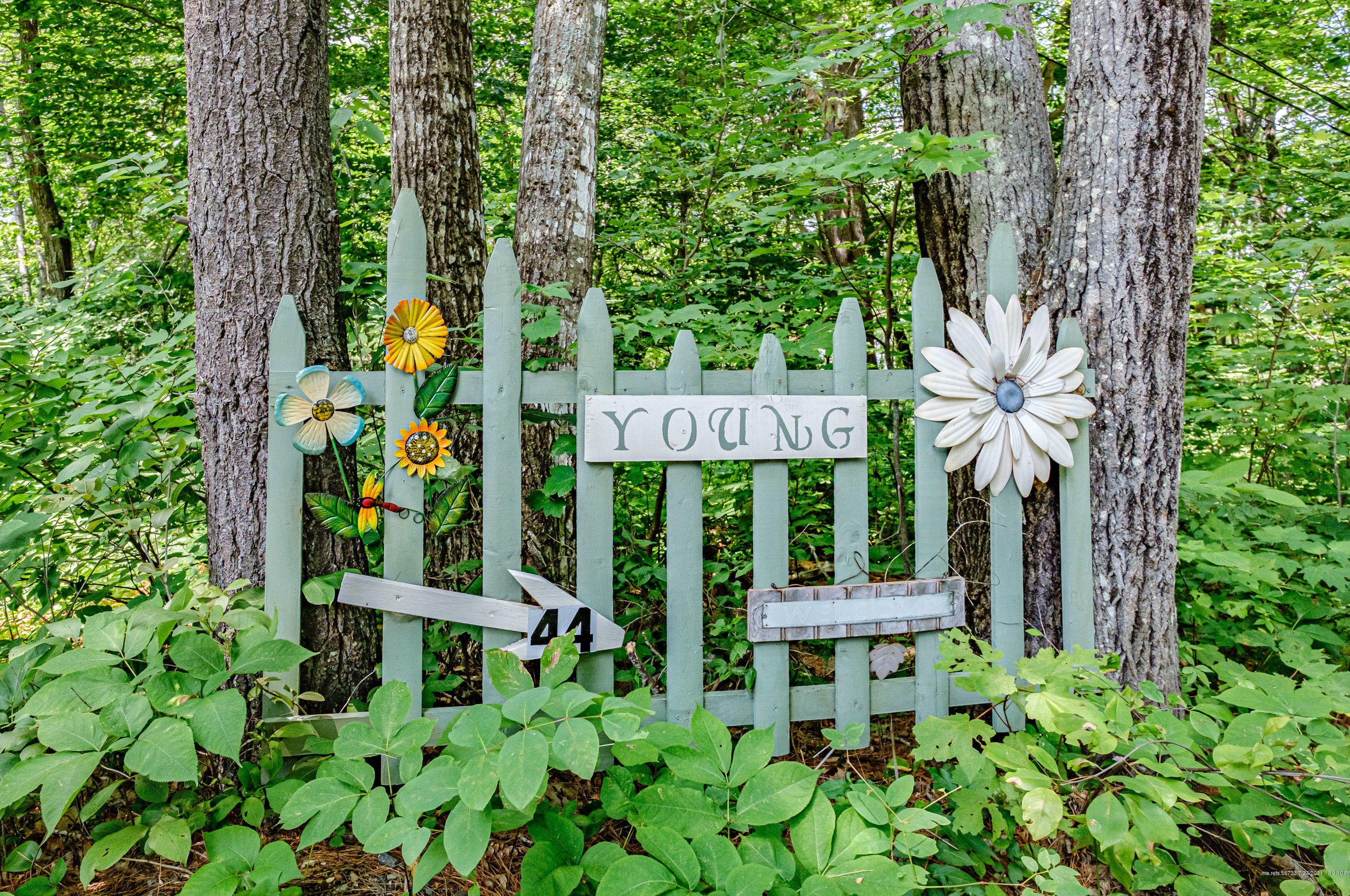 44 Green Banks Ln, Otisfield, ME 04270