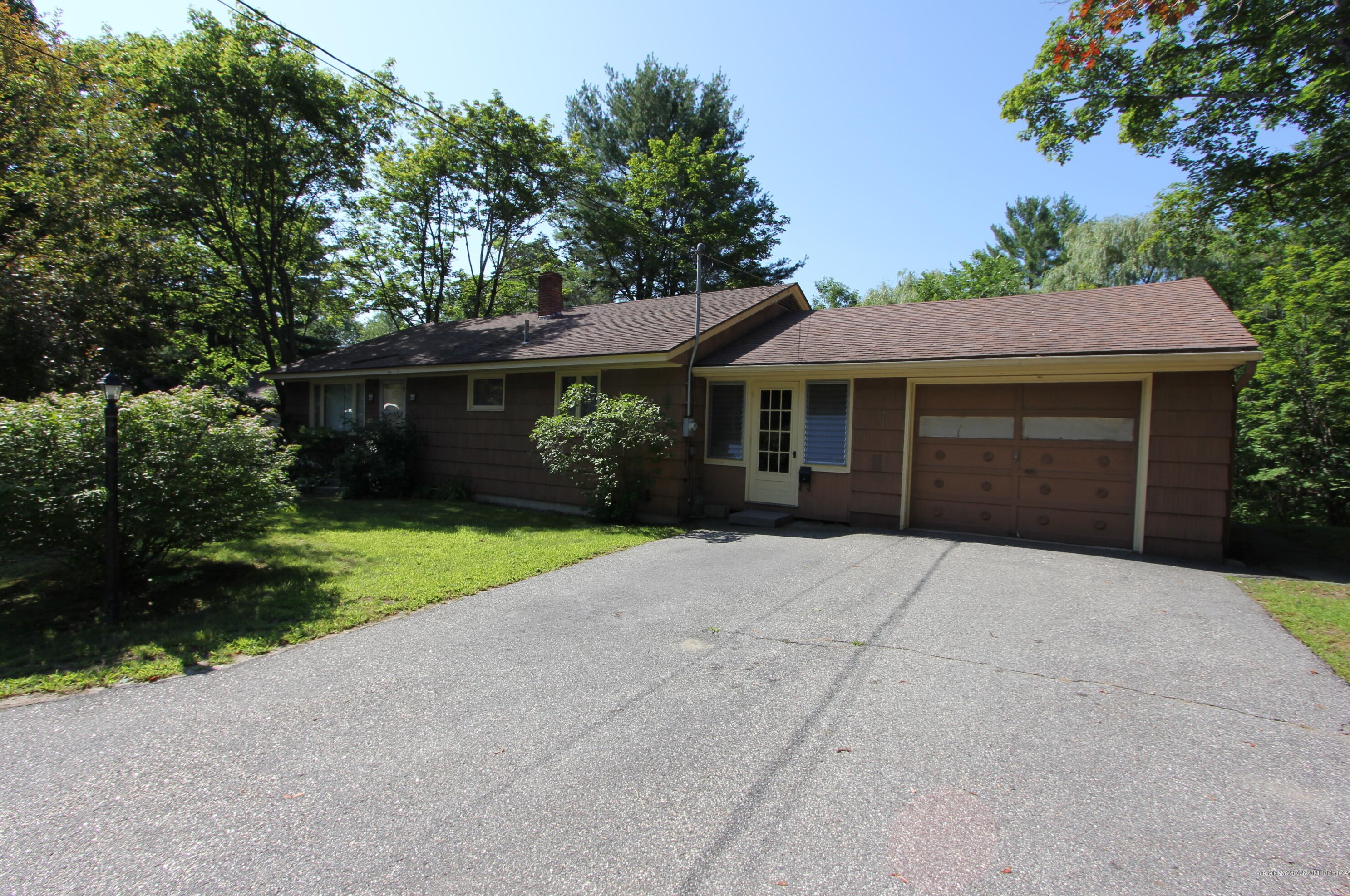 17 Brooks Ave, Lewiston, ME 04240